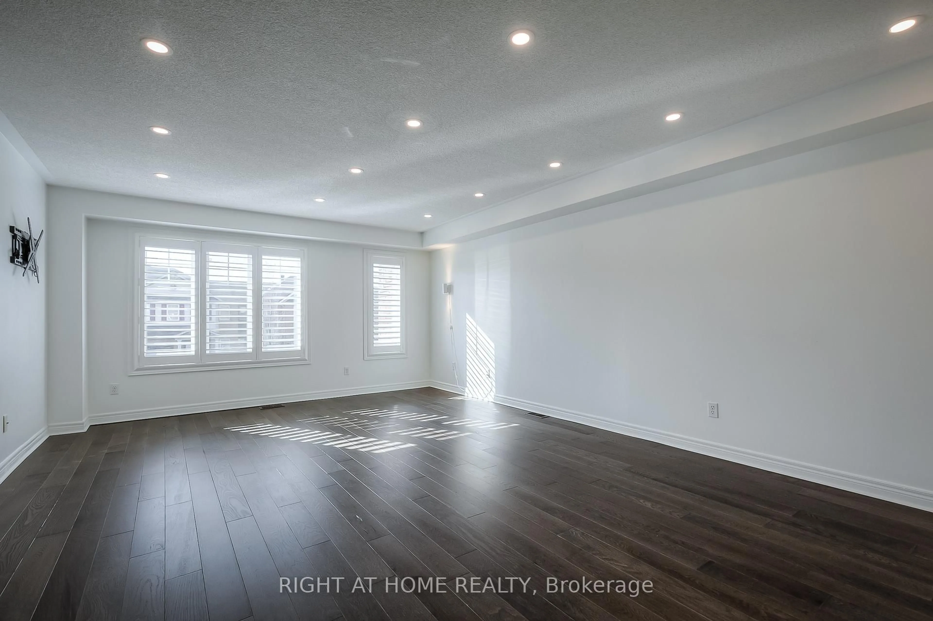 A pic of a room for 3086 Highbourne Cres, Oakville Ontario L6M 5H1