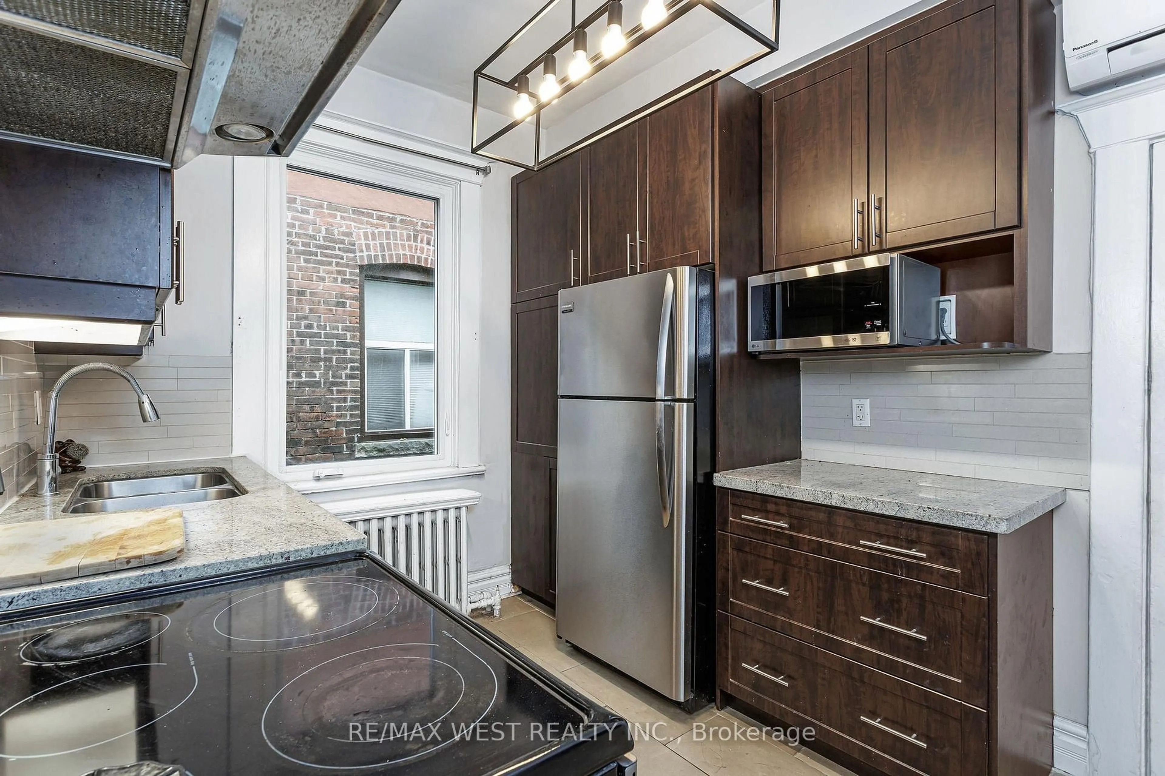 Standard kitchen, unknown for 328 High Park Ave, Toronto Ontario M6P 2S7