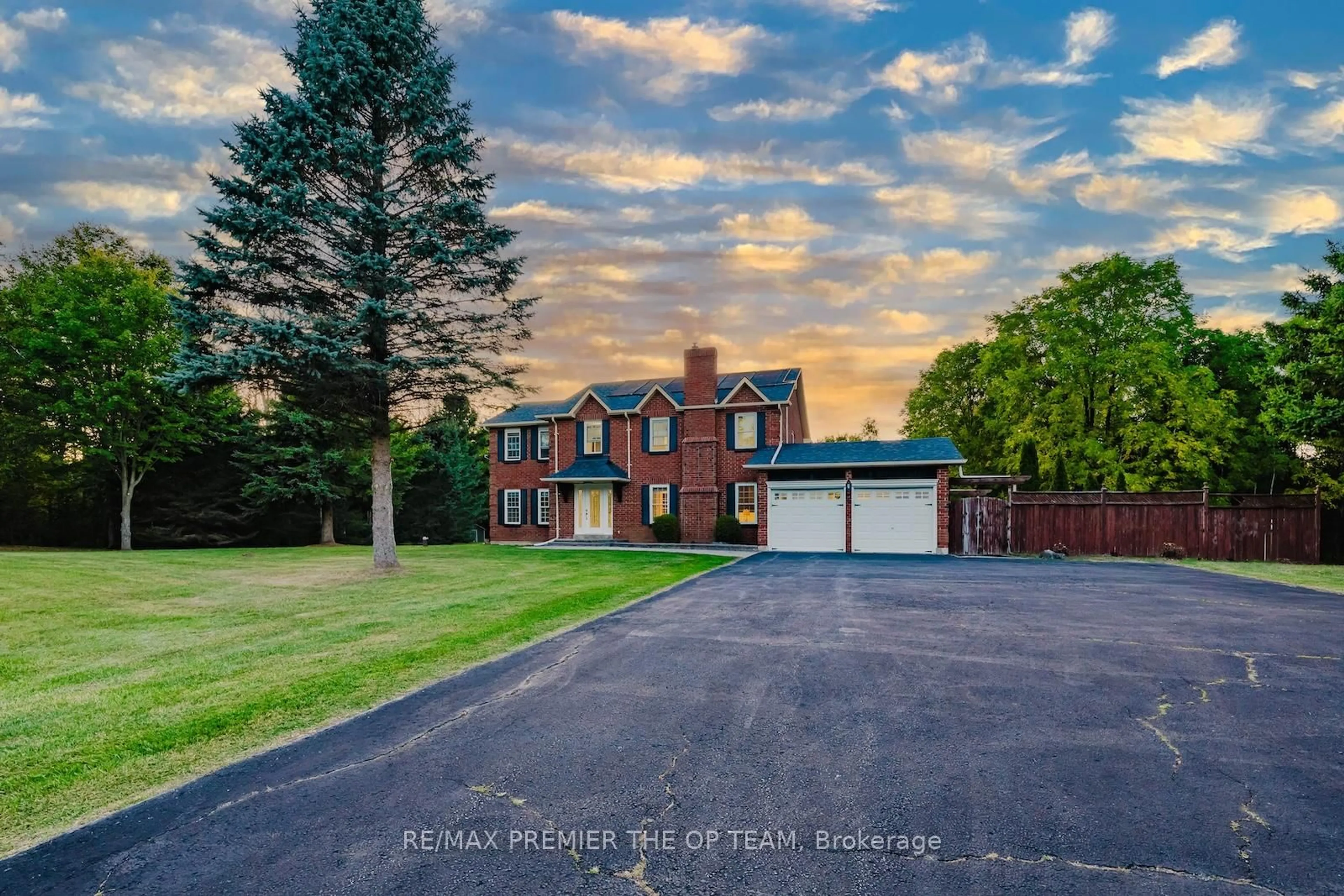 A pic from outside/outdoor area/front of a property/back of a property/a pic from drone, street for 8 Elite Rd, Caledon Ontario L7K 0K9