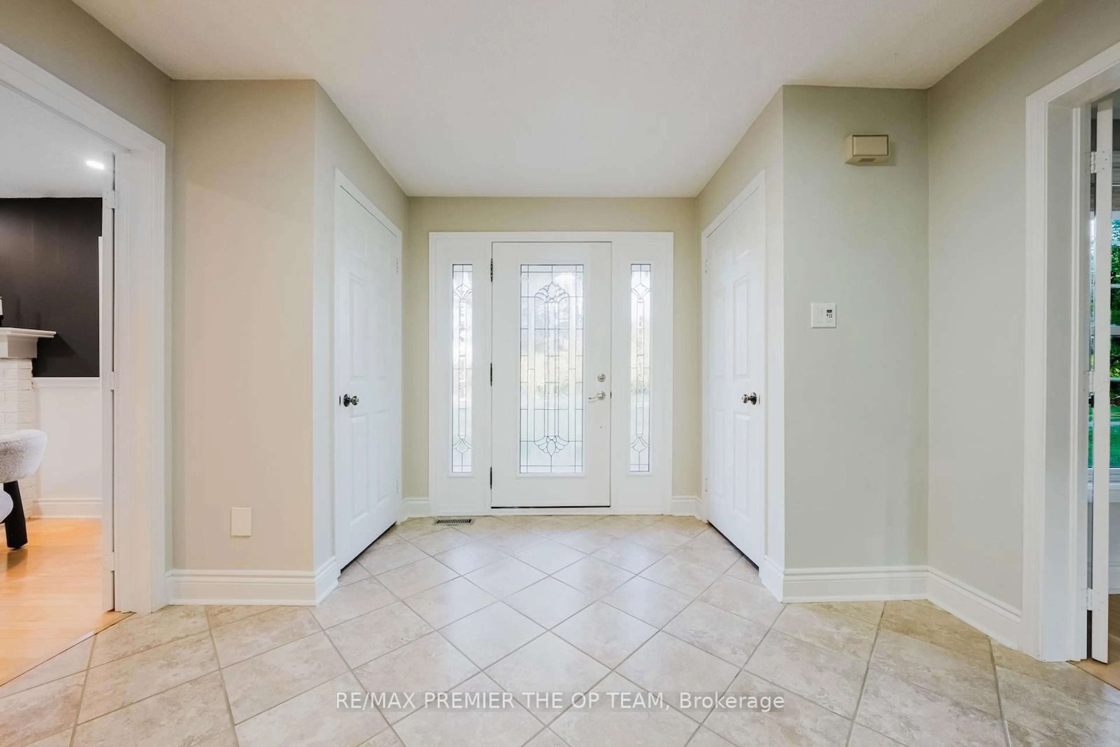 Indoor entryway for 8 Elite Rd, Caledon Ontario L7K 0K9