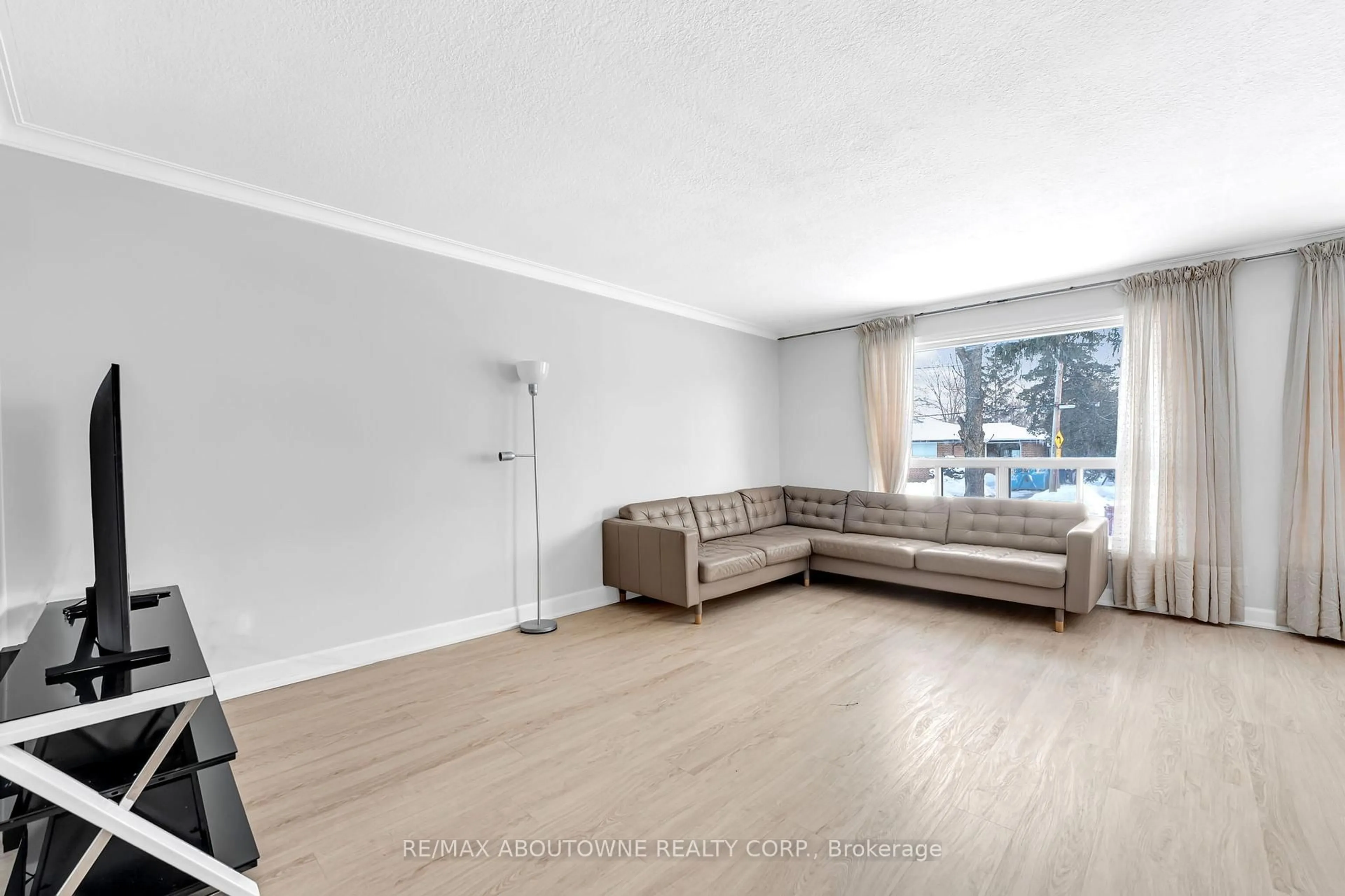 Living room with furniture, unknown for 150 Thistle Down Blvd, Toronto Ontario M9V 1K1