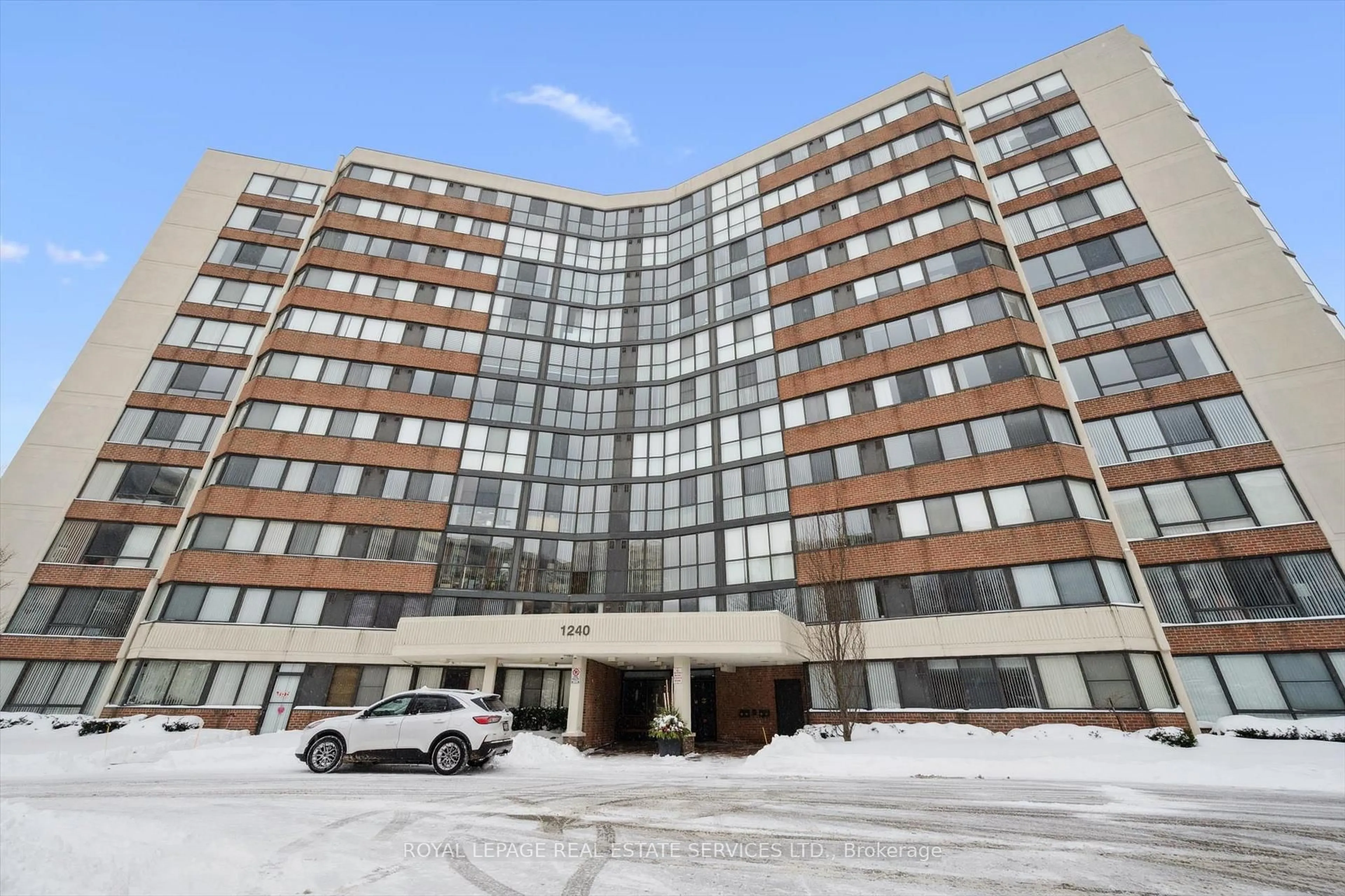 Indoor foyer for 1240 Marlborough Crt #702, Oakville Ontario L6H 3K7