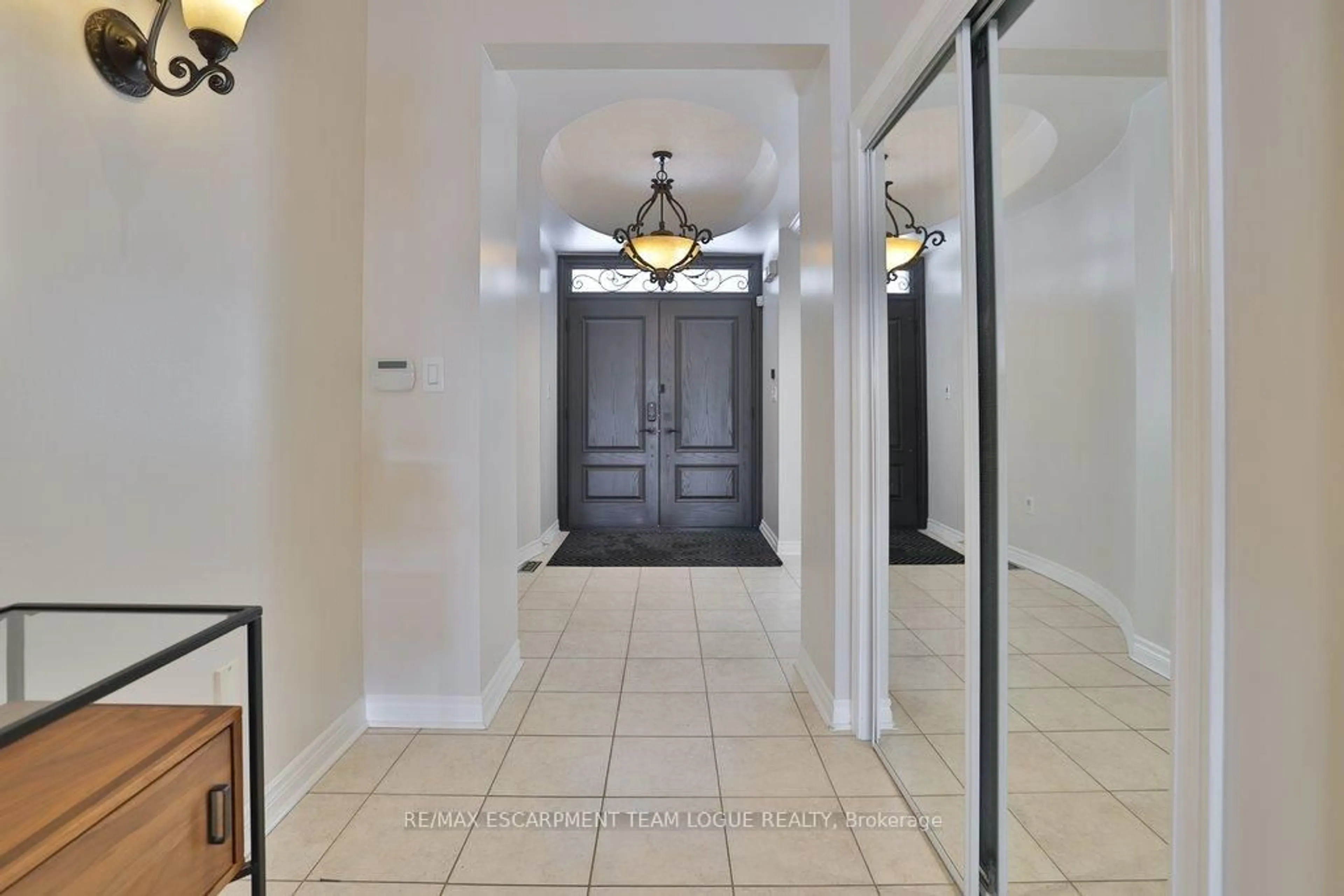 Indoor foyer for 2253 Colonel William Pkwy, Oakville Ontario L6M 0B6