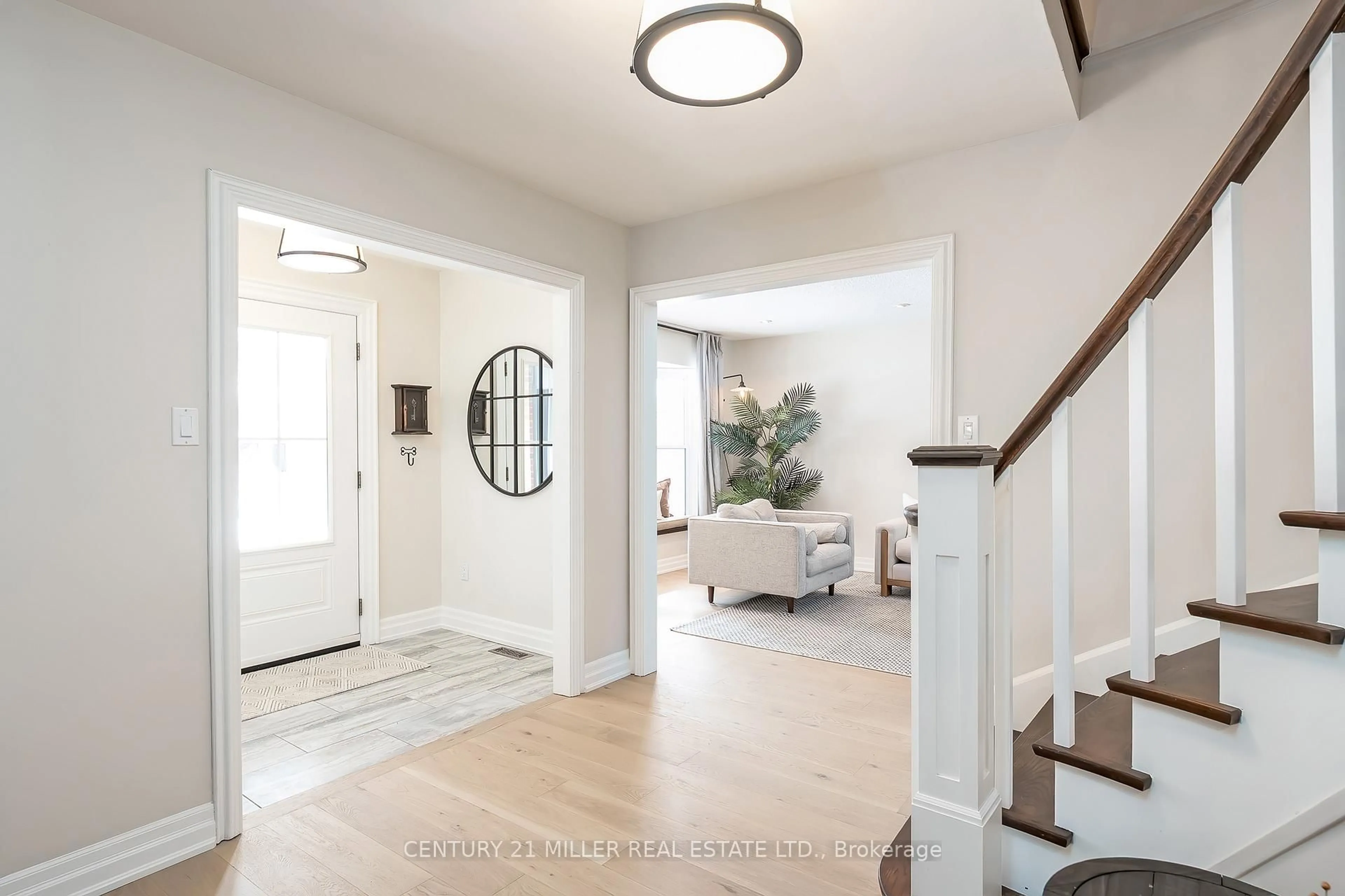 Indoor entryway for 2337 Bennington Gate, Oakville Ontario L6J 5N7