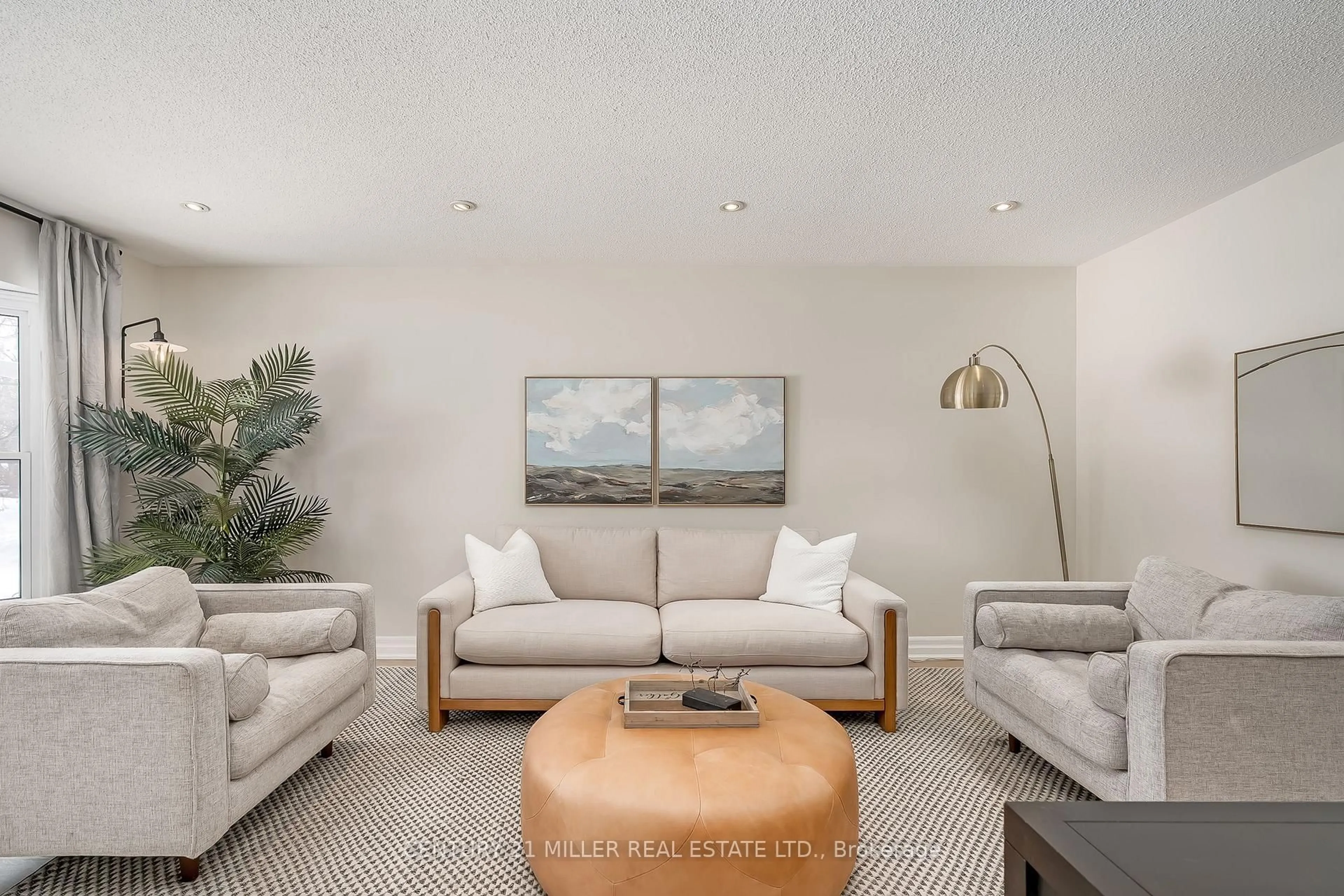 Living room with furniture, unknown for 2337 Bennington Gate, Oakville Ontario L6J 5N7