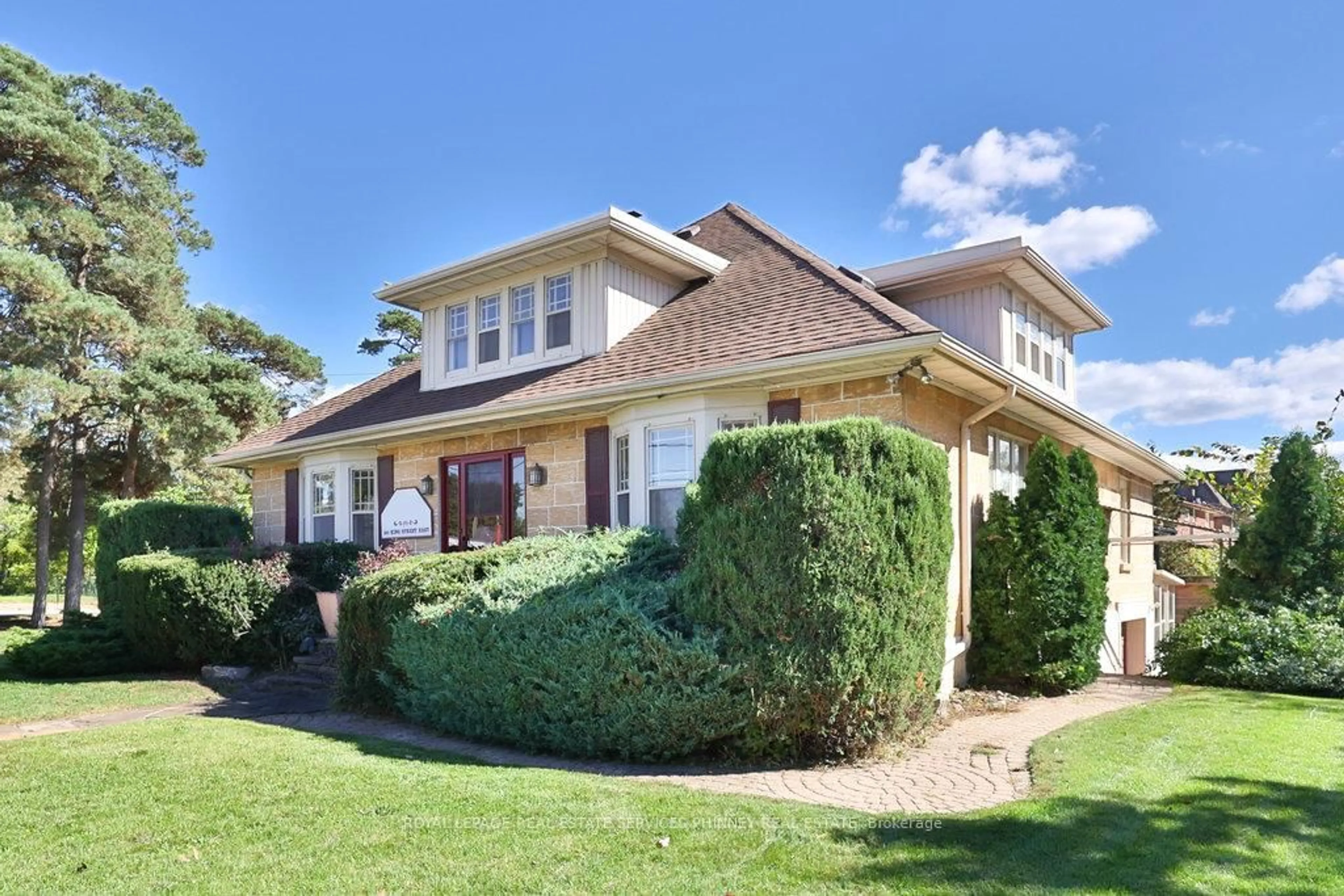 Home with brick exterior material, street for 160 King St, Mississauga Ontario L5A 1T2