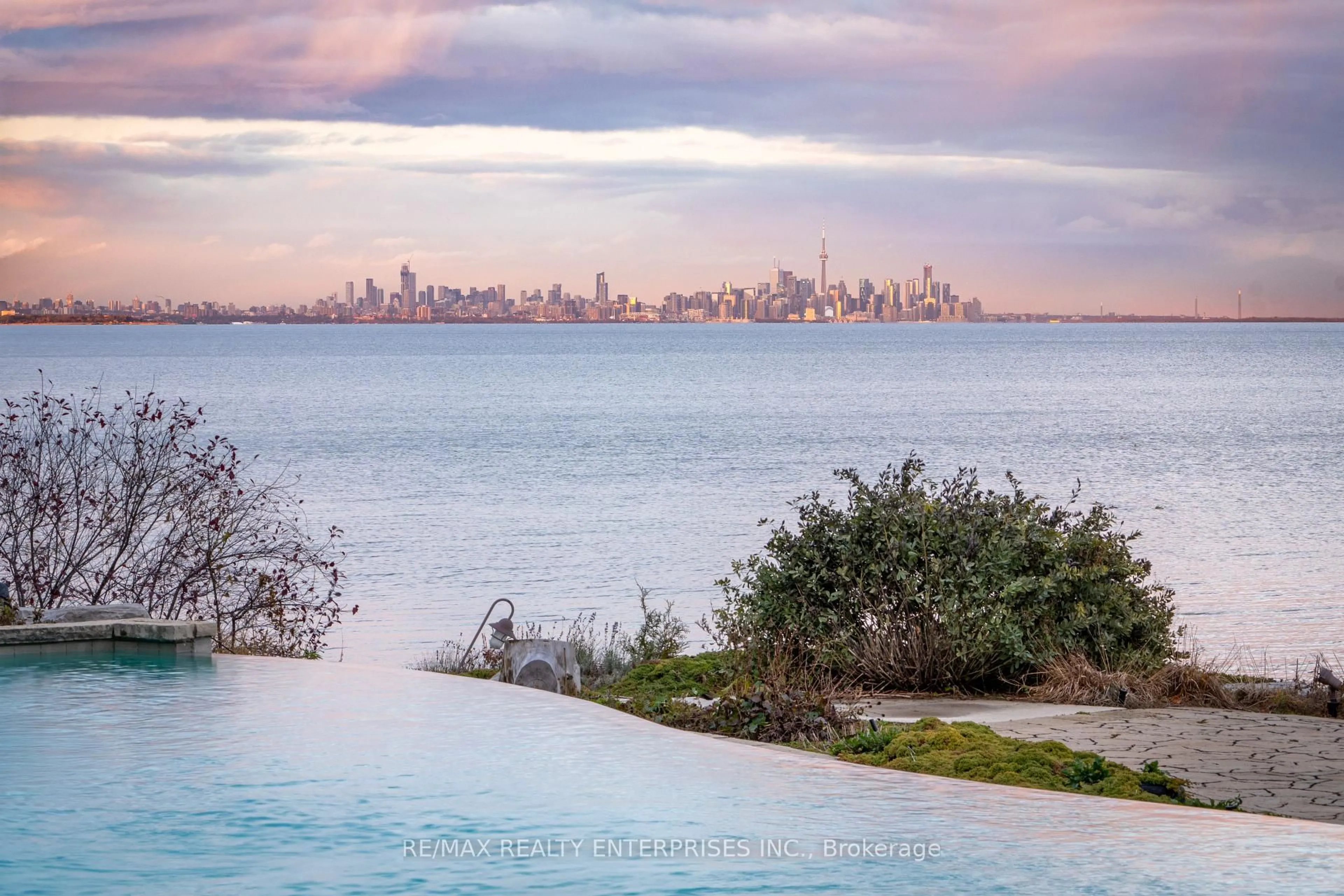 Blurry image for 1500 Watersedge Rd, Mississauga Ontario L5J 1A4