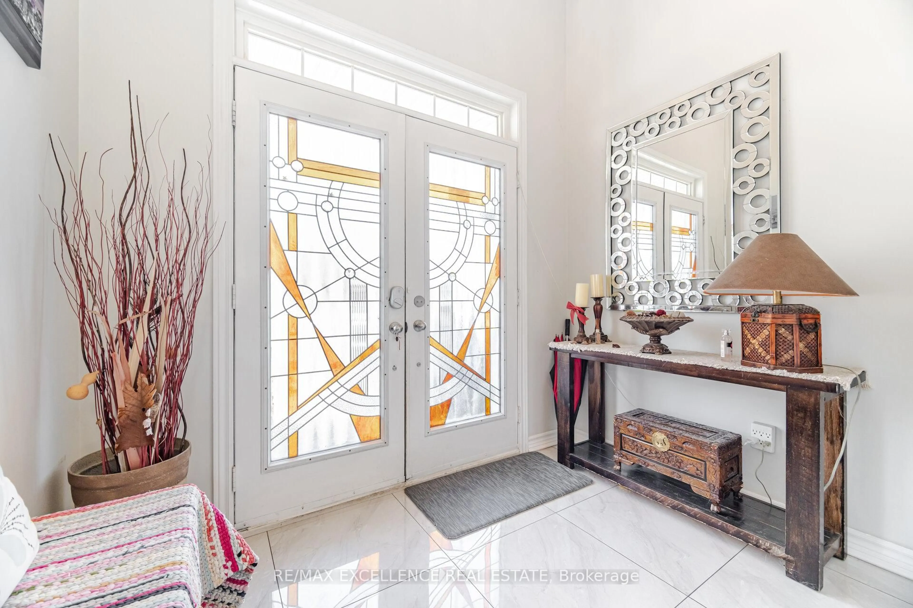 Indoor entryway for 73 Gardenbrooke Tr, Brampton Ontario L6P 3J3