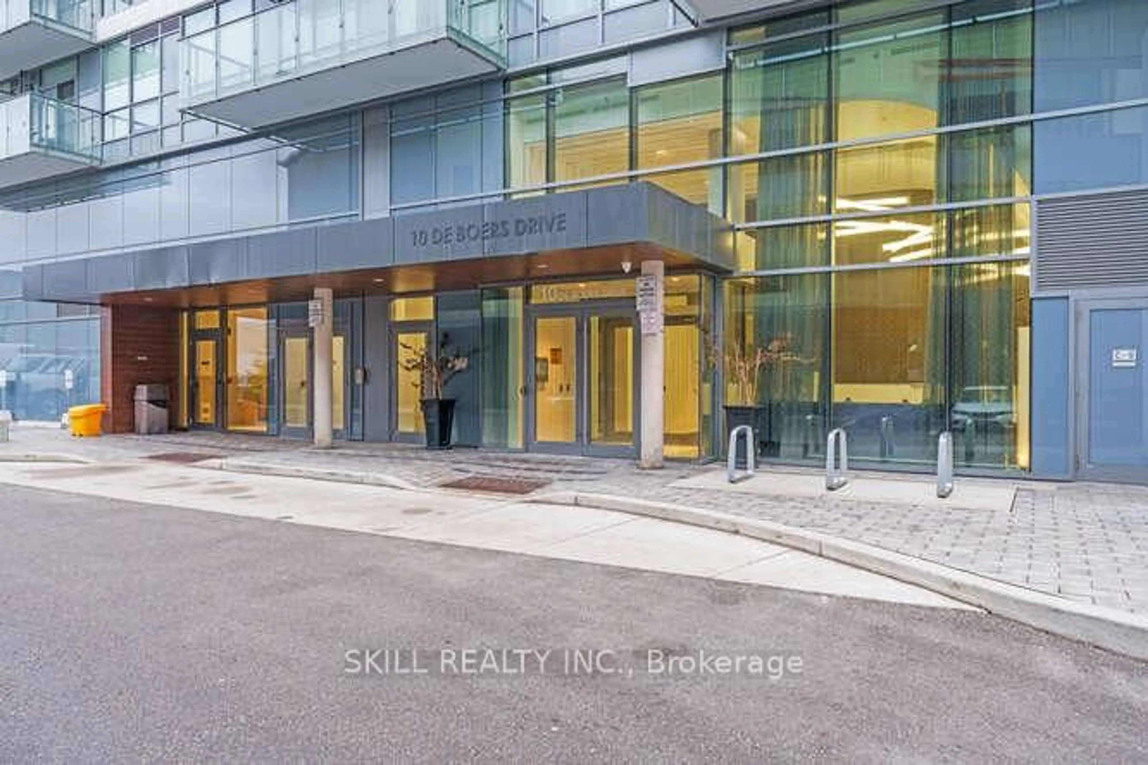 Indoor foyer for 10 De Boers, Unit 315 Dr, Toronto Ontario M3N 0L6