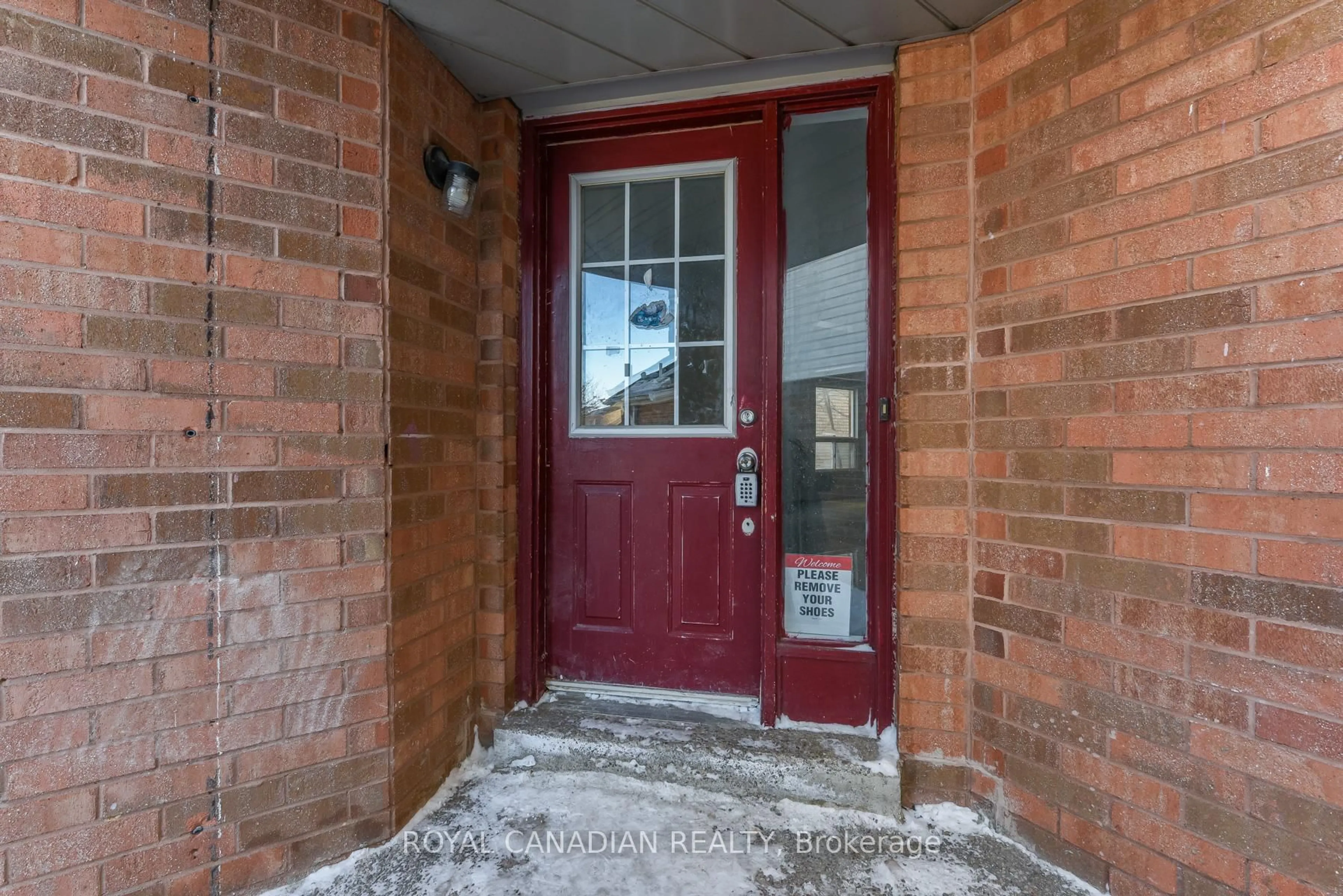 Indoor entryway for 17 Trammell Lane, Brampton Ontario L6Y 4J3