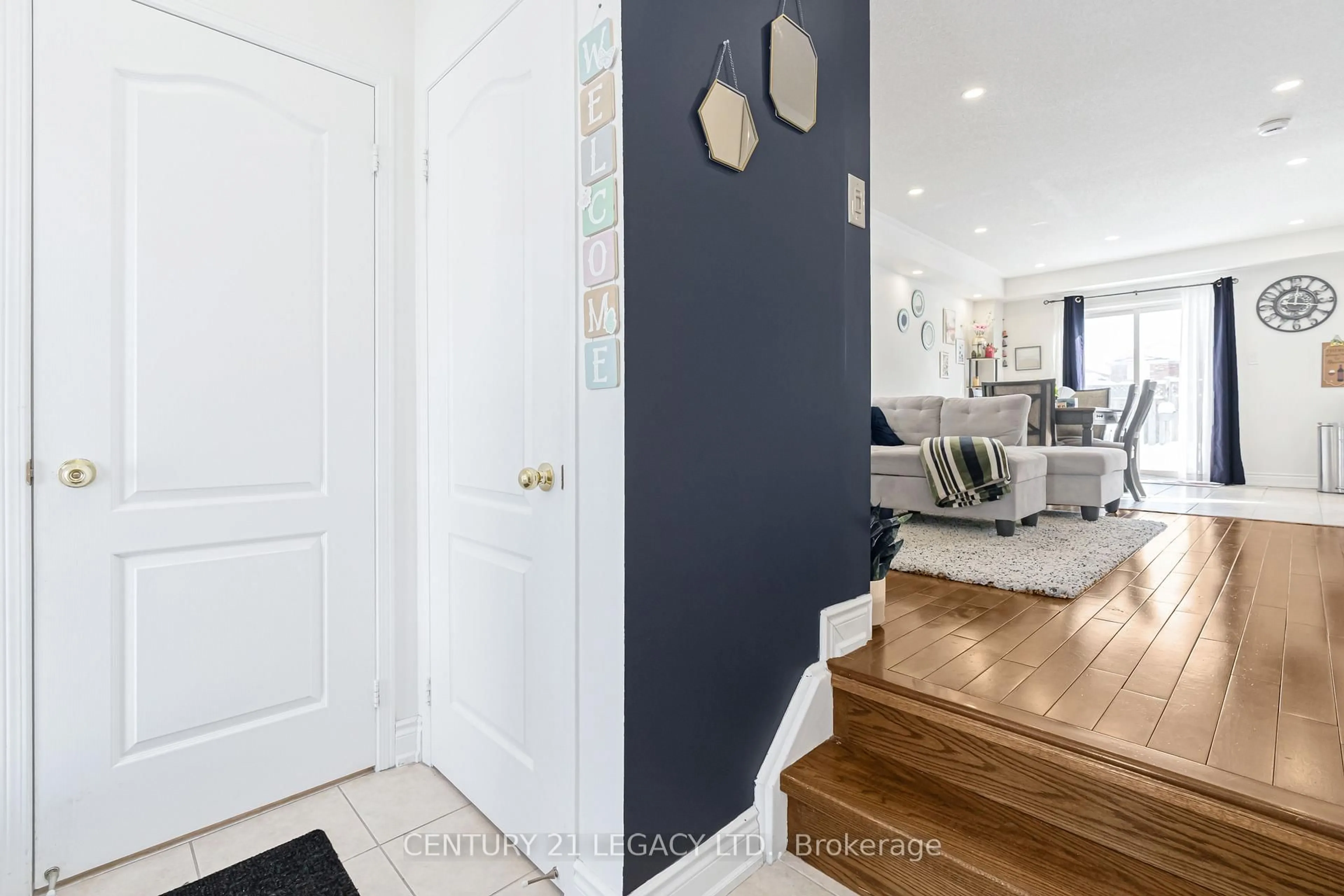 Indoor entryway for 129 Sugarhill Dr, Brampton Ontario L7A 3X4