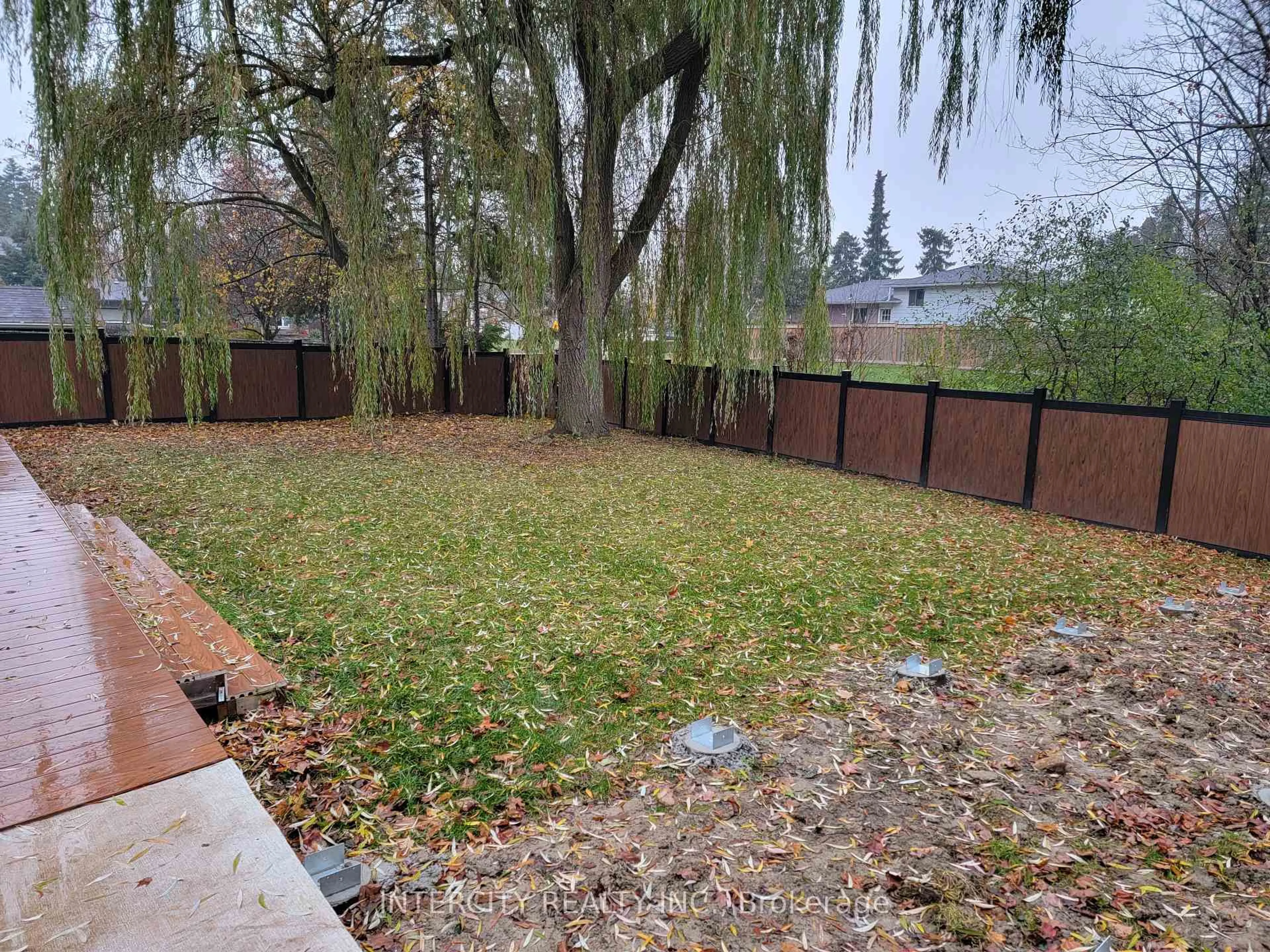 Patio, unknown for 172 Bell Air Dr, Caledon Ontario L7E 2A2