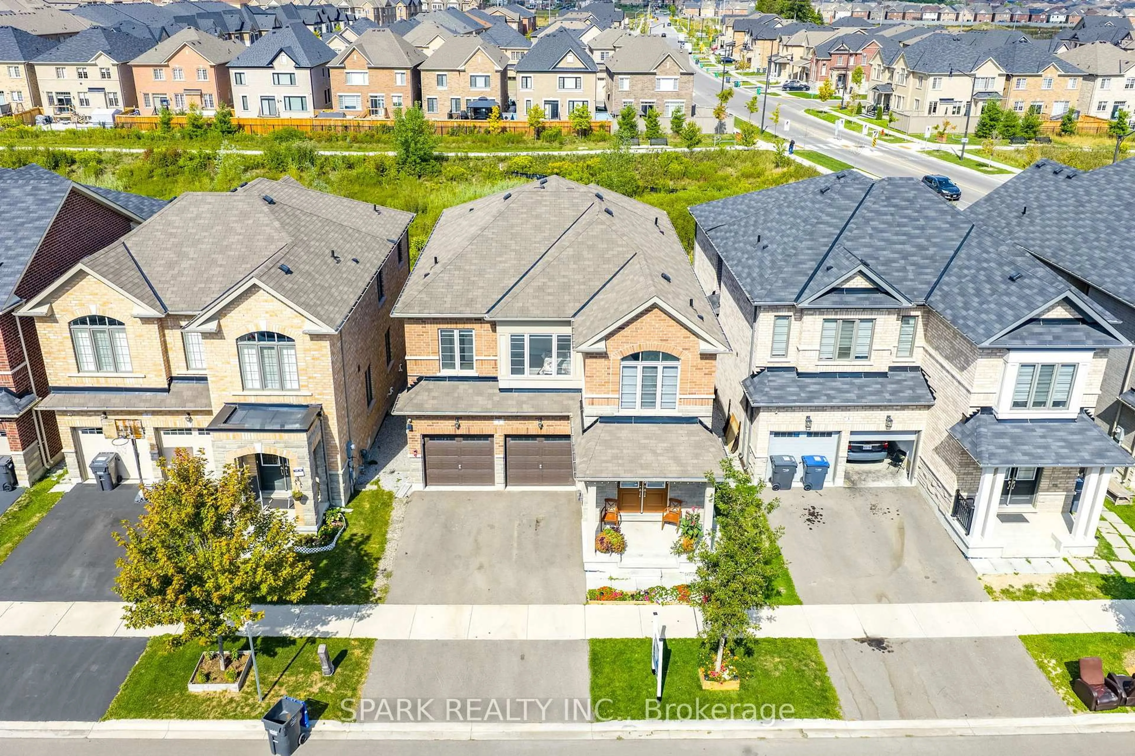 A pic from outside/outdoor area/front of a property/back of a property/a pic from drone, street for 5 Boathouse Rd, Brampton Ontario L7A 5B4
