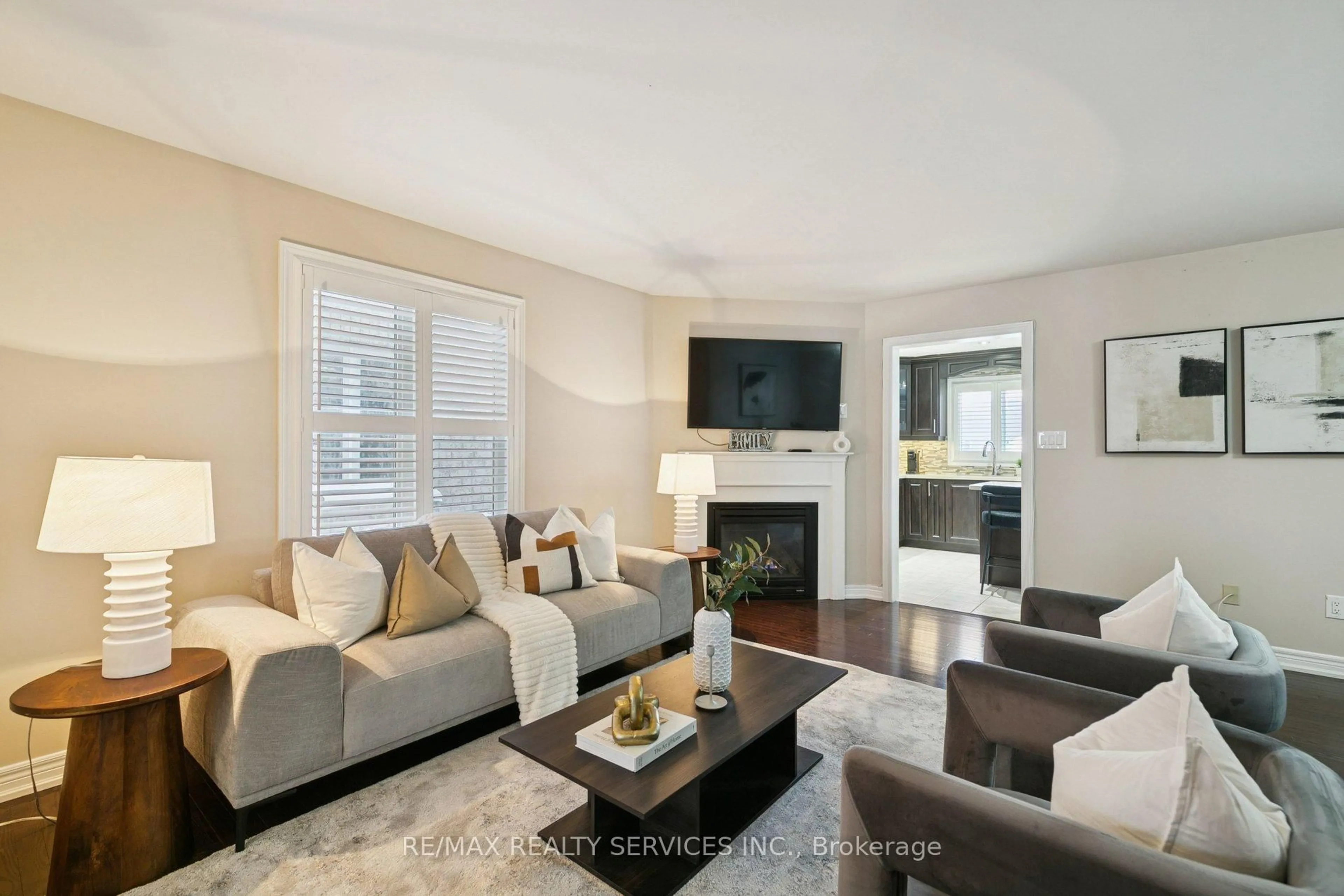 Living room with furniture, unknown for 9 Beachville Circ, Brampton Ontario L6X 0V4