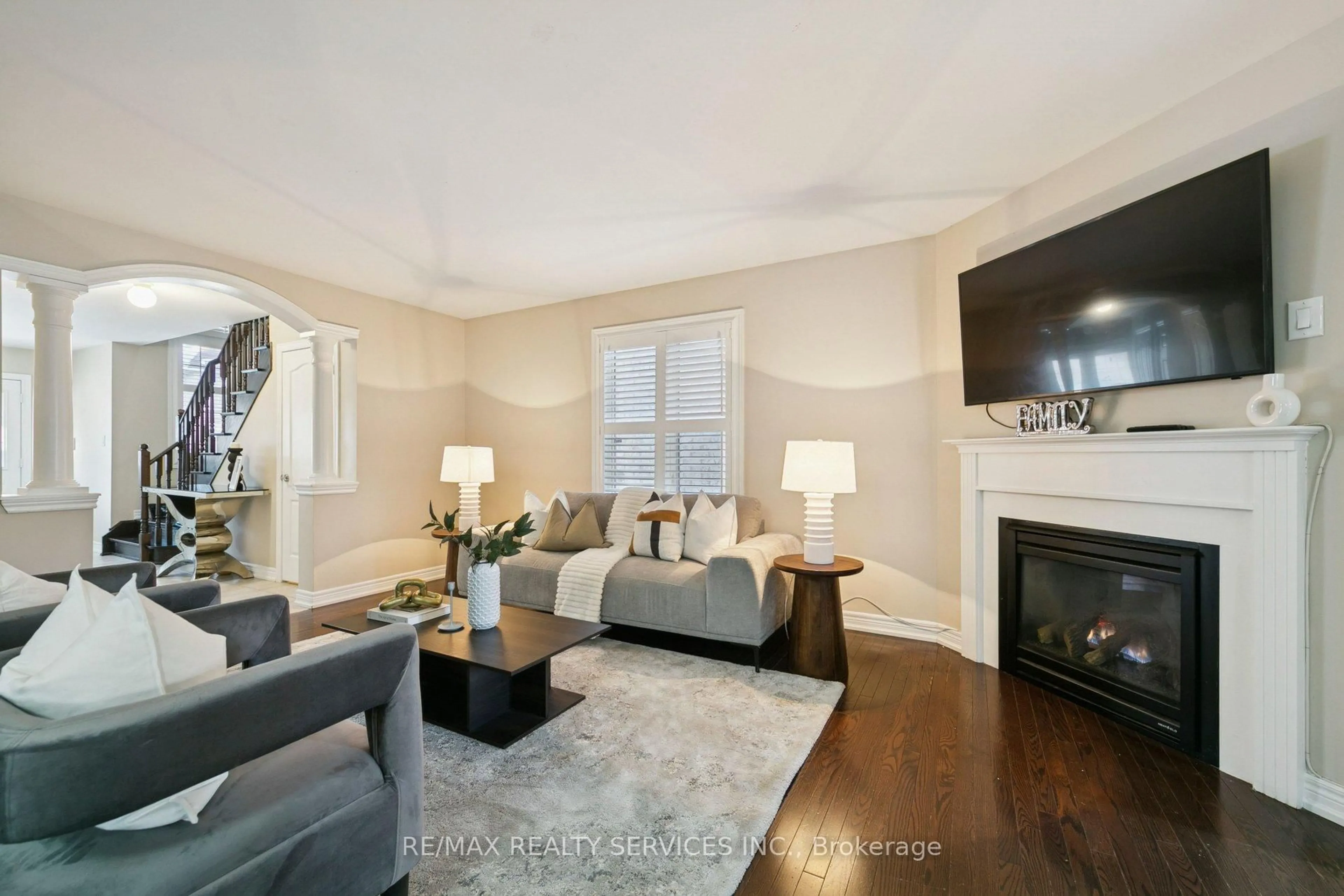 Living room with furniture, unknown for 9 Beachville Circ, Brampton Ontario L6X 0V4