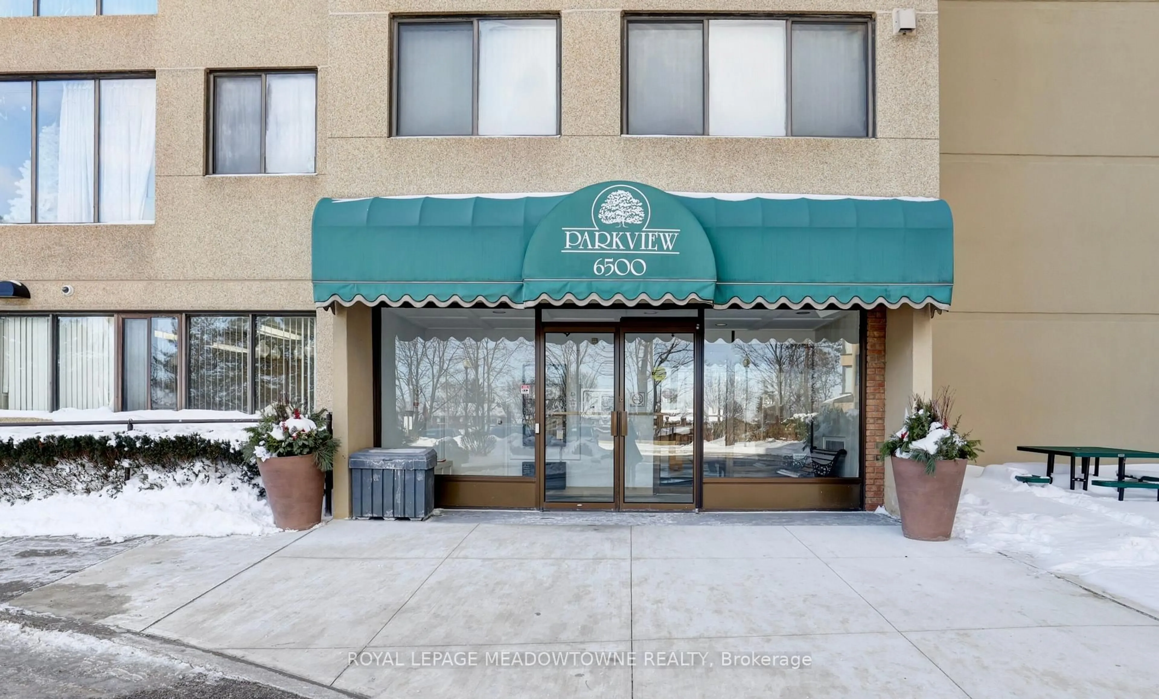 Indoor foyer for 6500 Montevideo Rd #1215, Mississauga Ontario L5N 3T6