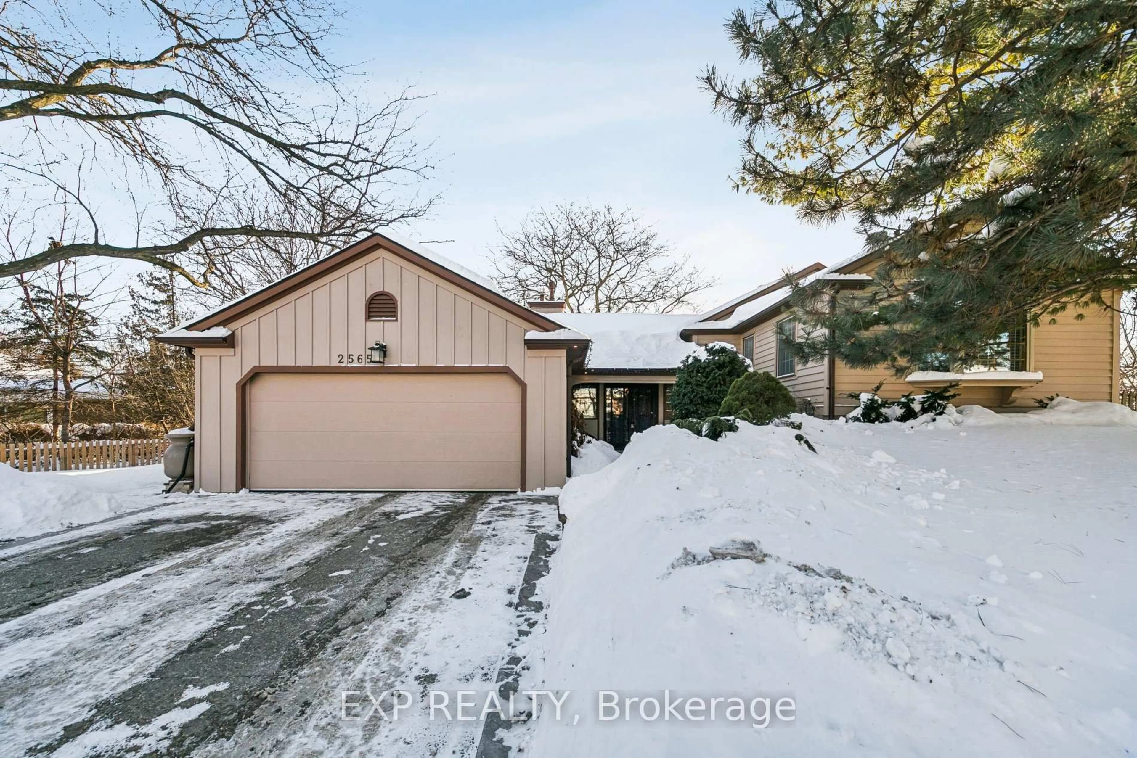 Unknown for 2565 Claymore Cres, Mississauga Ontario L5C 3A2