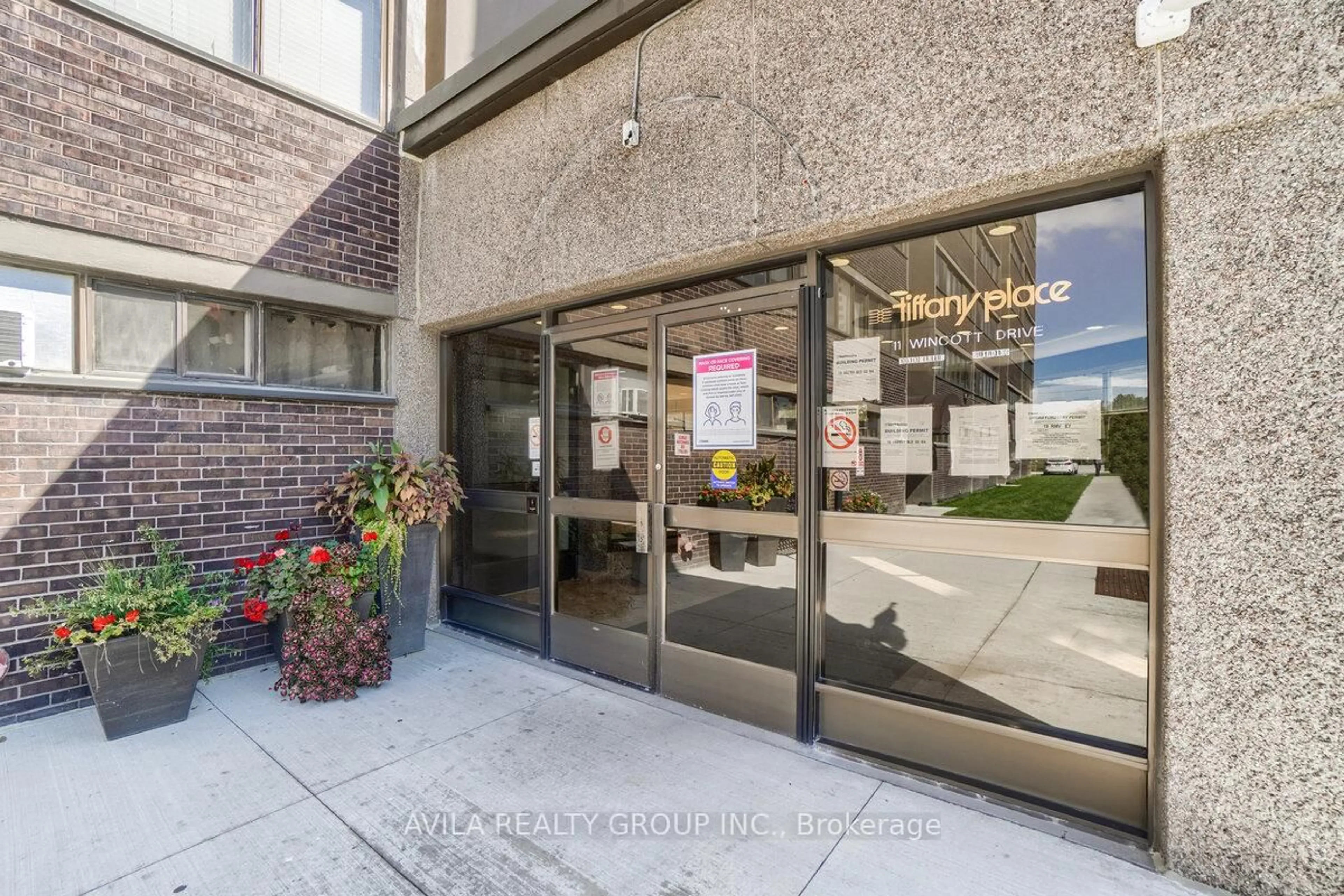 Indoor foyer for 11 Wincott Dr #1915, Toronto Ontario M9R 2R9