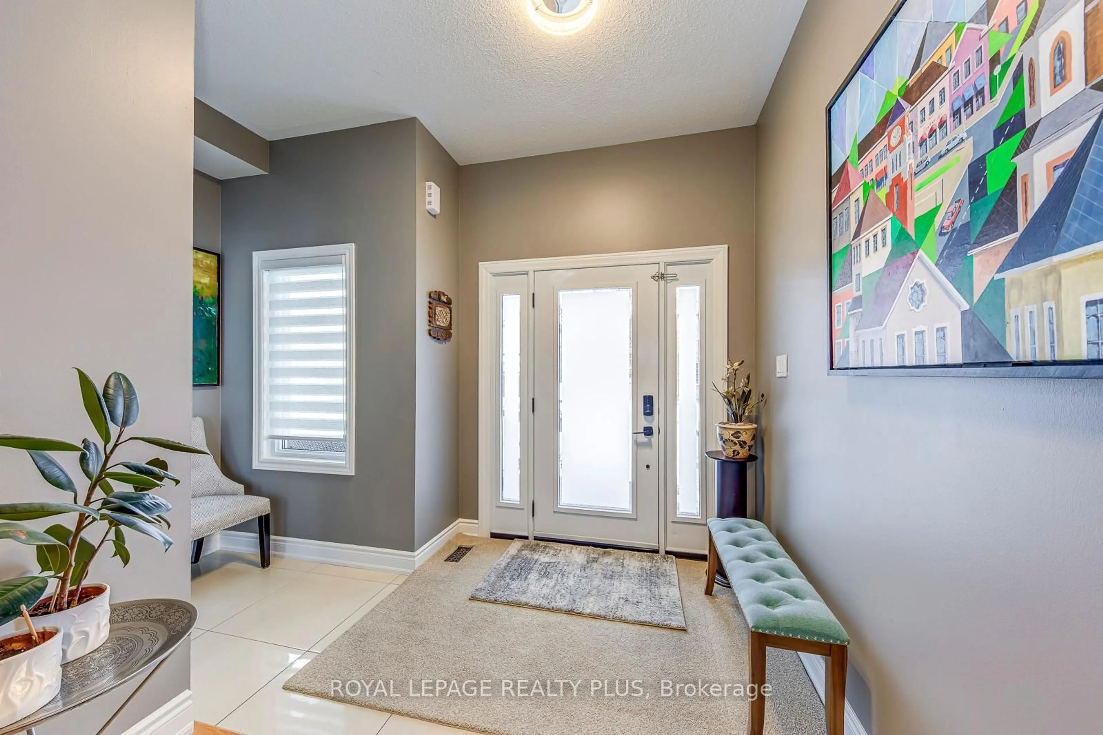 Indoor entryway for 509 Crimson Oak Tr, Oakville Ontario L6H 7A3