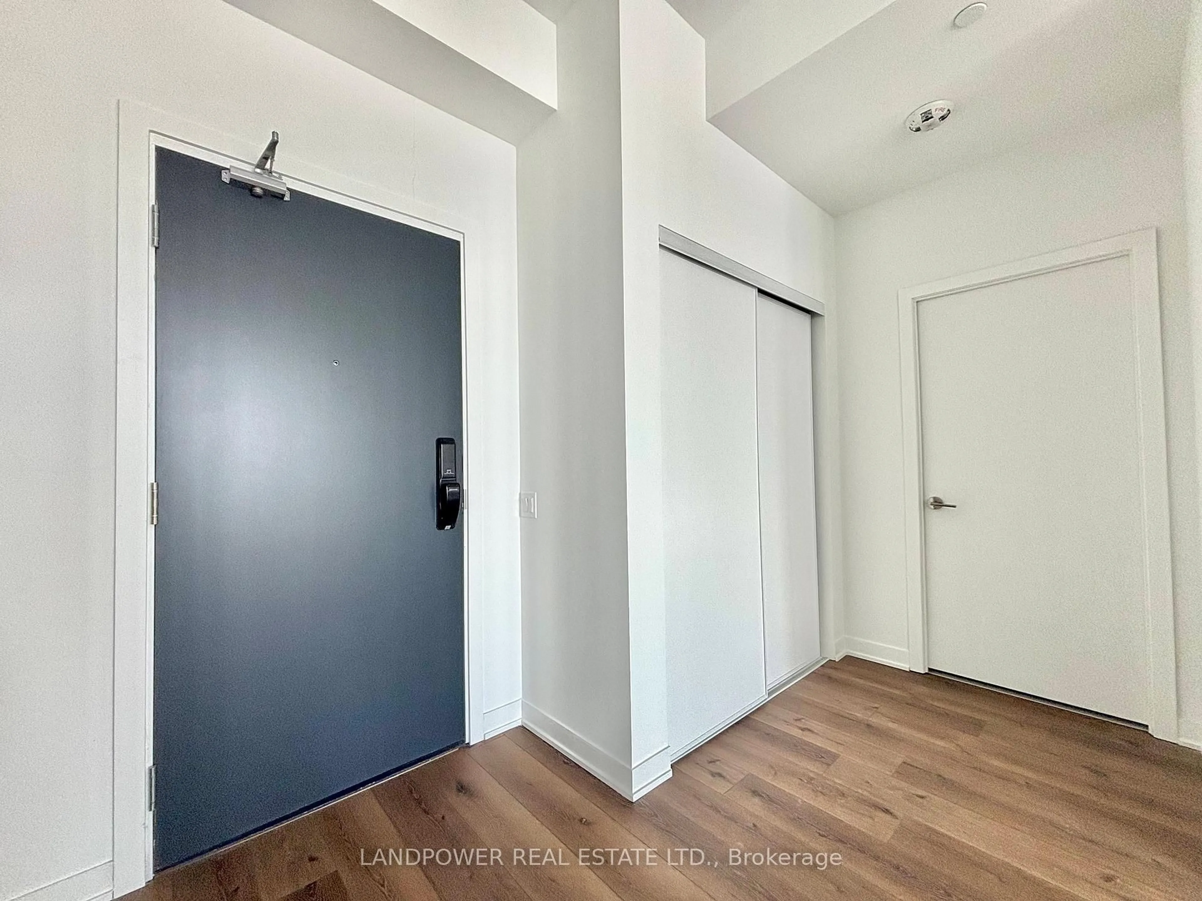 Indoor entryway for 395 Dundas St #LPH10, Oakville Ontario L6M 4M2