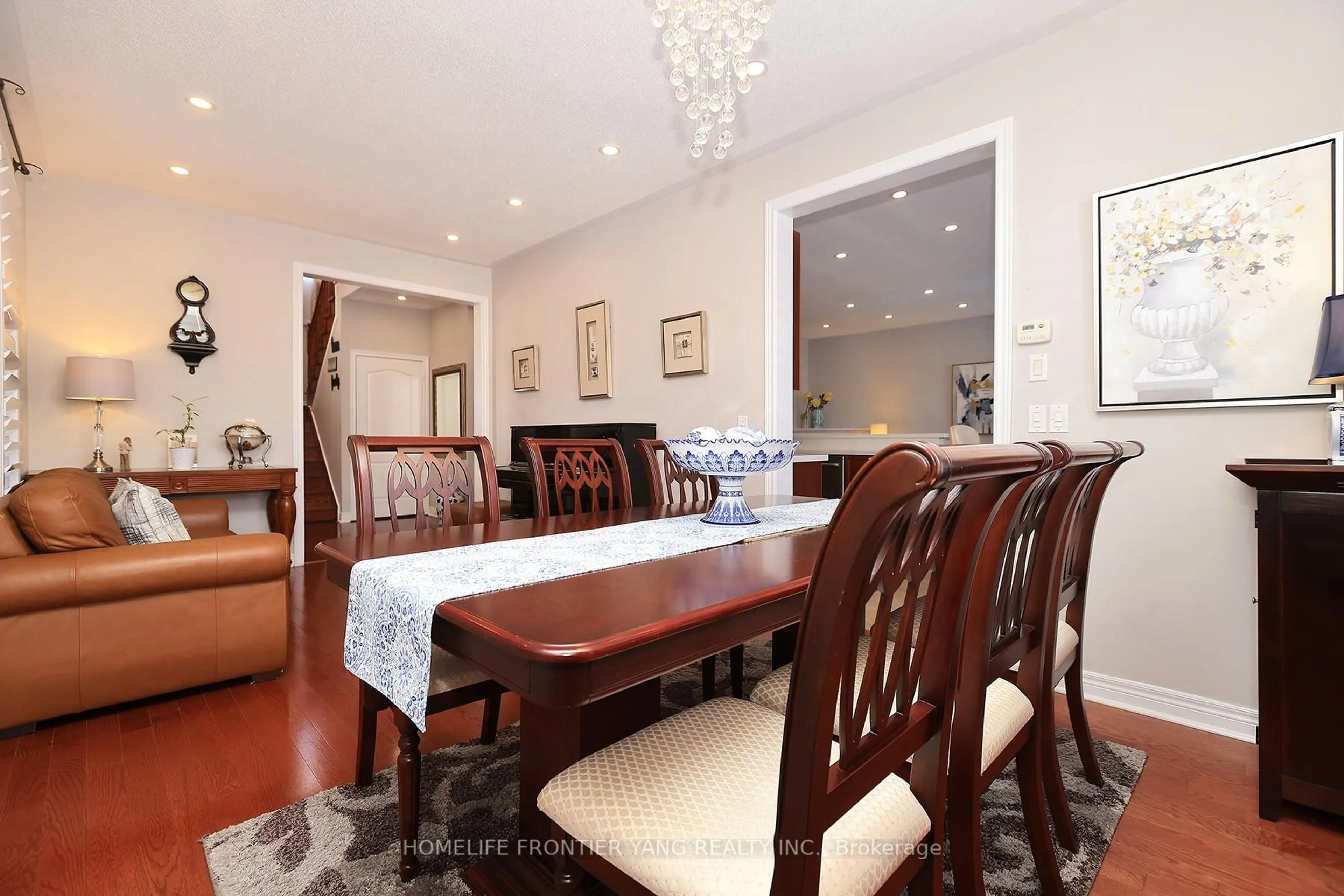 Dining room, wood/laminate floor for 3213 Escada Dr, Mississauga Ontario L5M 7V6