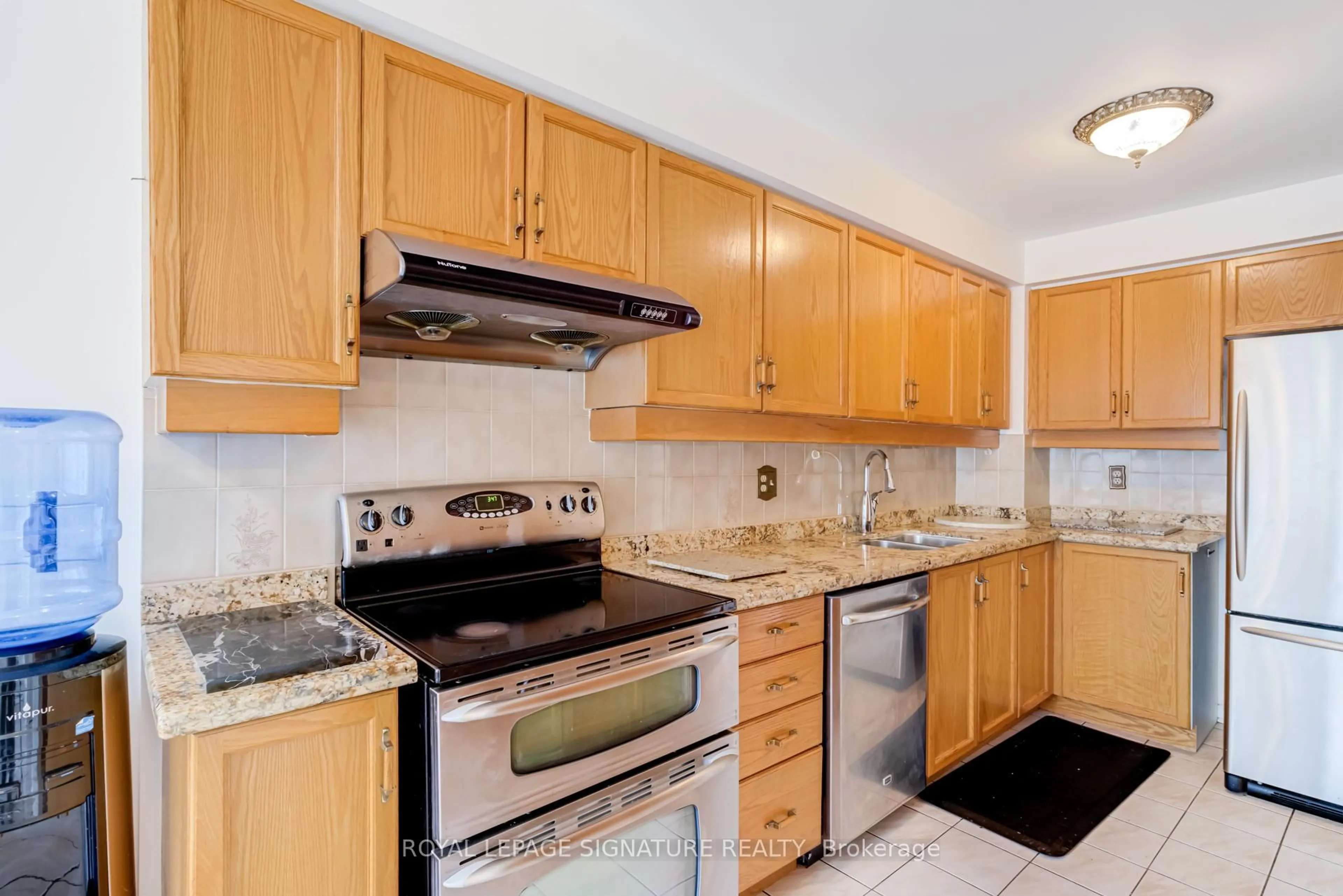 Standard kitchen, unknown for 3420 South Millway Way #22, Mississauga Ontario L5L 3V4
