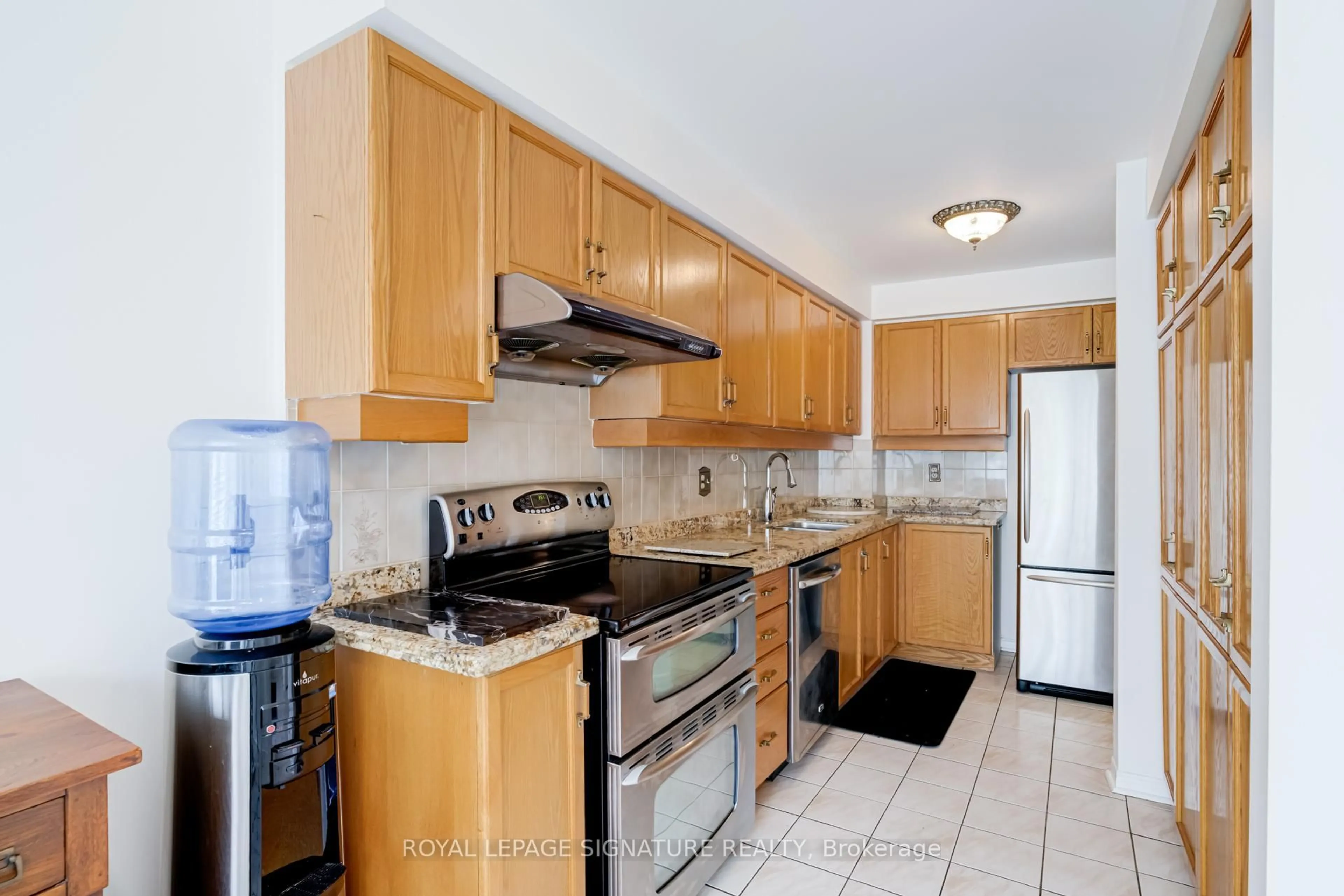 Standard kitchen, ceramic/tile floor for 3420 South Millway Way #22, Mississauga Ontario L5L 3V4