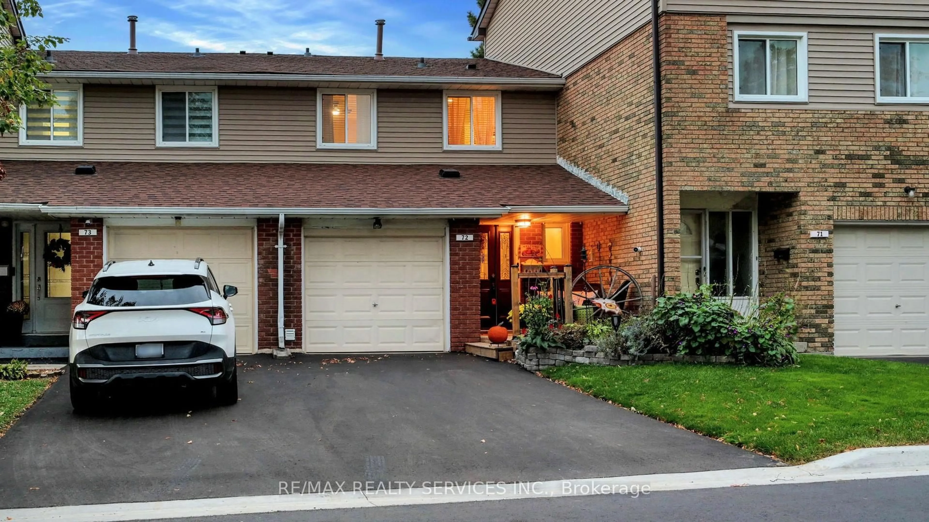 Home with brick exterior material, street for 72 Carisbrooke Crt, Brampton Ontario L6S 3K1
