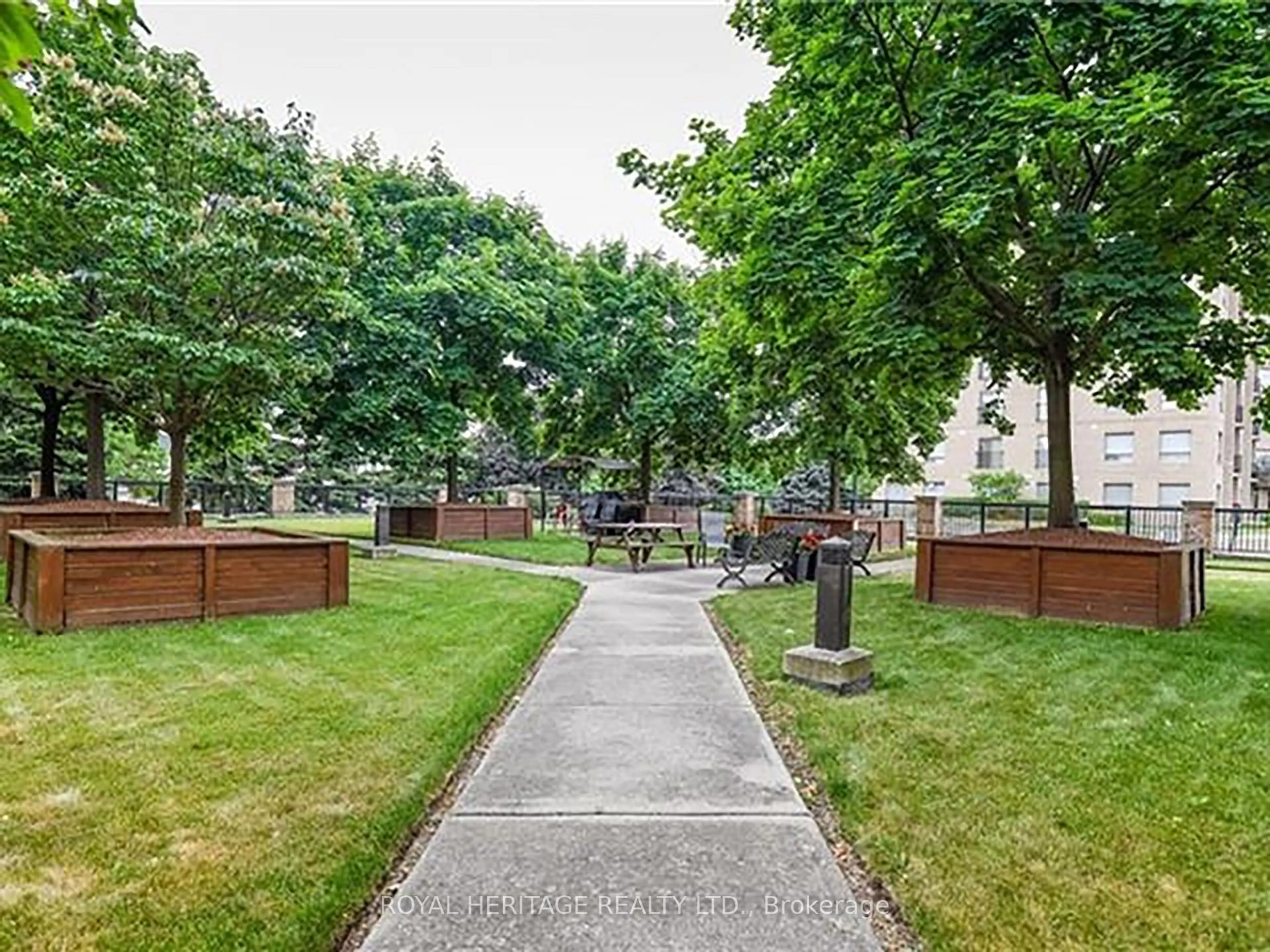 Patio, street for 3499 Upper Middle Rd #109, Burlington Ontario L7M 4M7