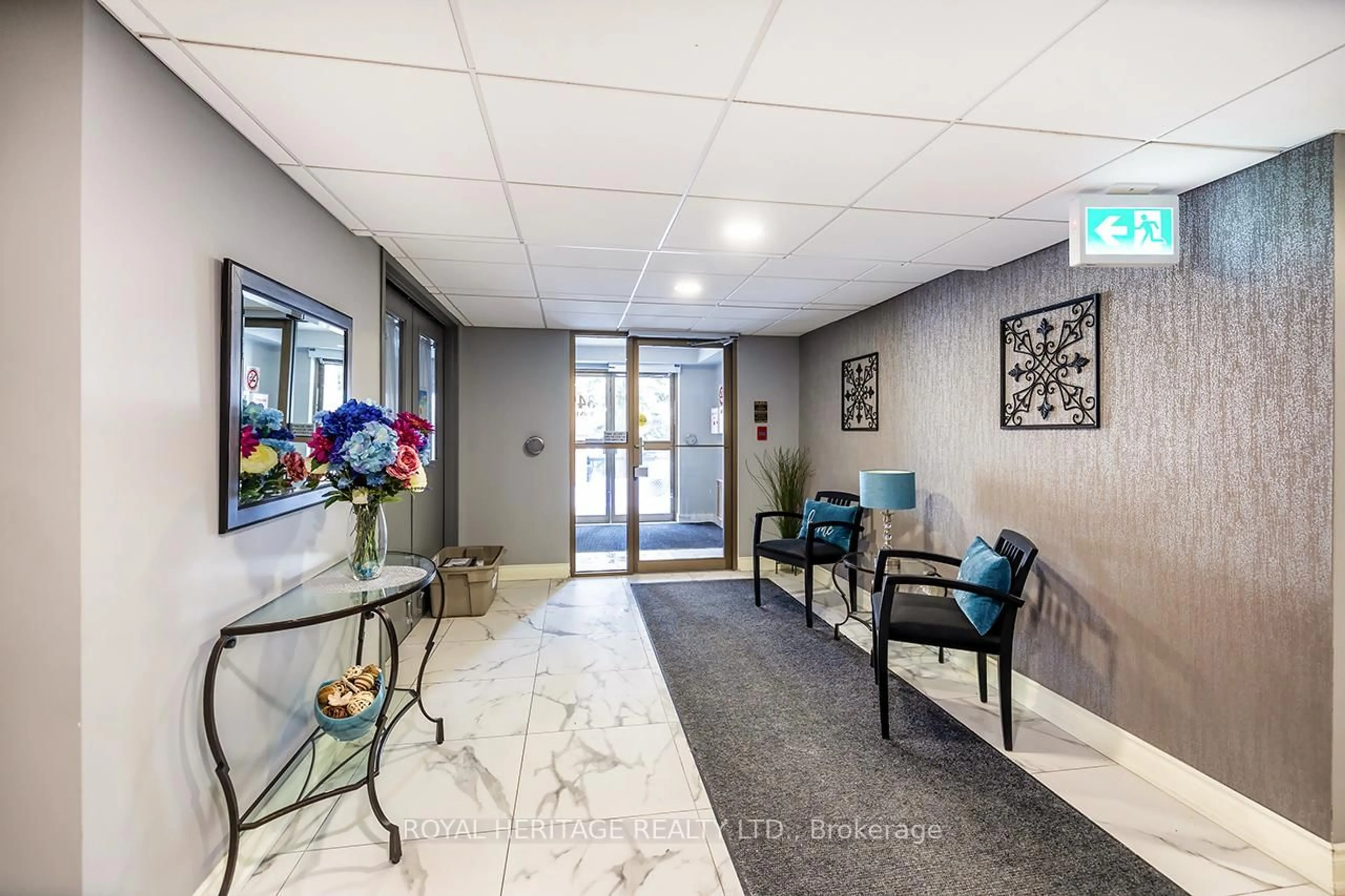 Indoor foyer for 3499 Upper Middle Rd #109, Burlington Ontario L7M 4M7