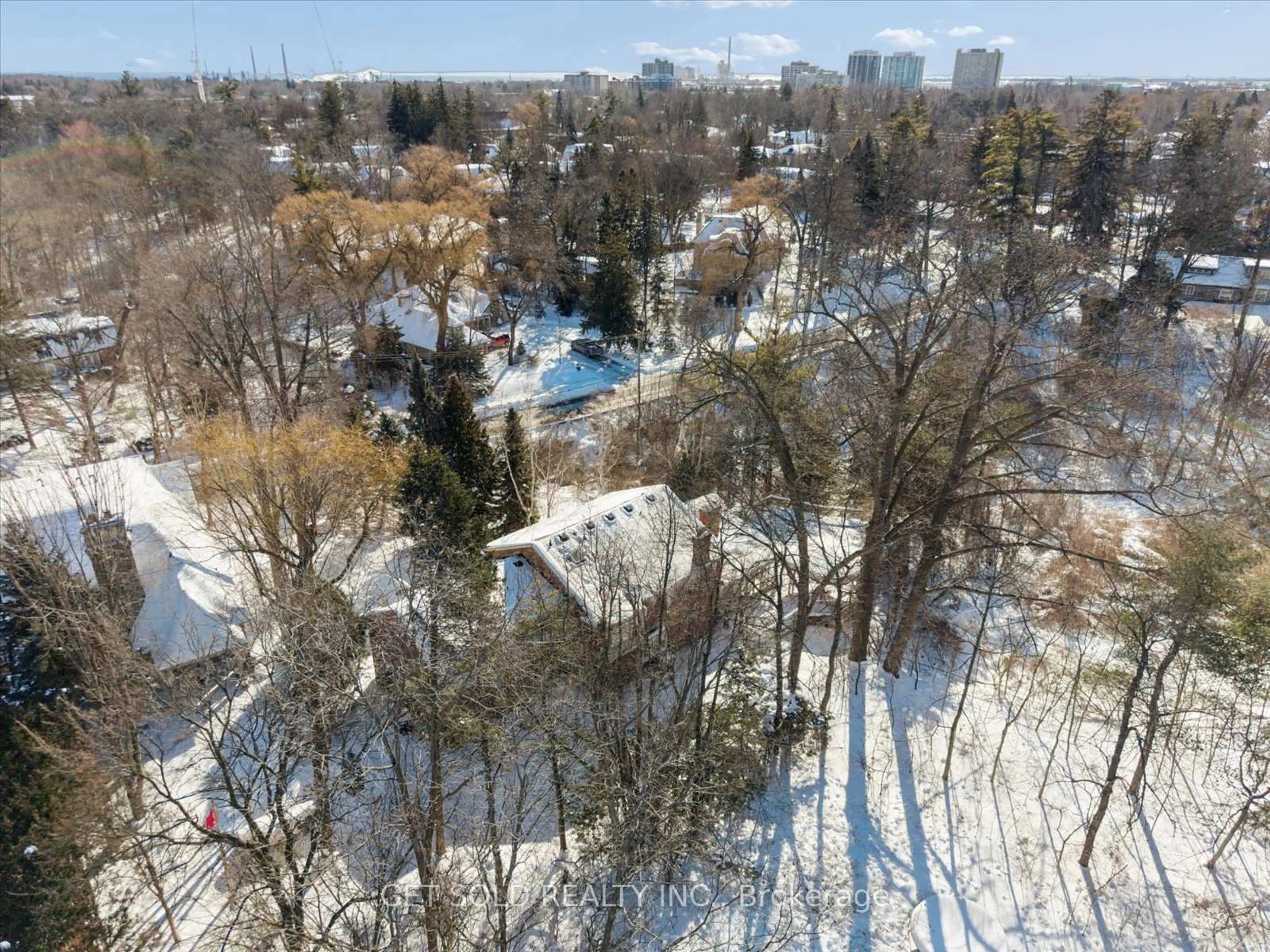 A pic from outside/outdoor area/front of a property/back of a property/a pic from drone, city buildings view from balcony for 1701 Birchwood Dr, Mississauga Ontario L5J 1T7