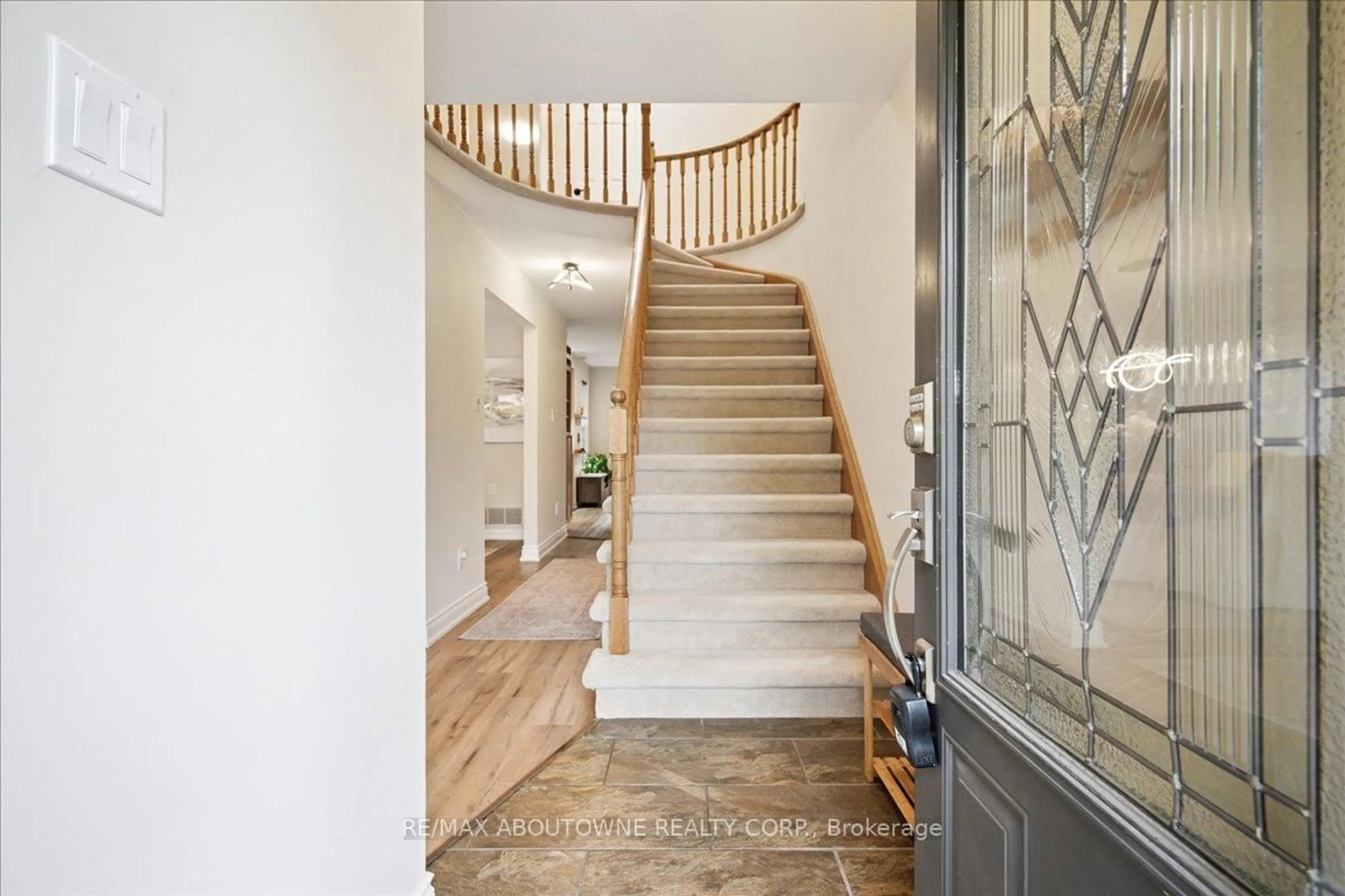 Indoor entryway for 87 River Oaks Blvd, Oakville Ontario L6H 3N4