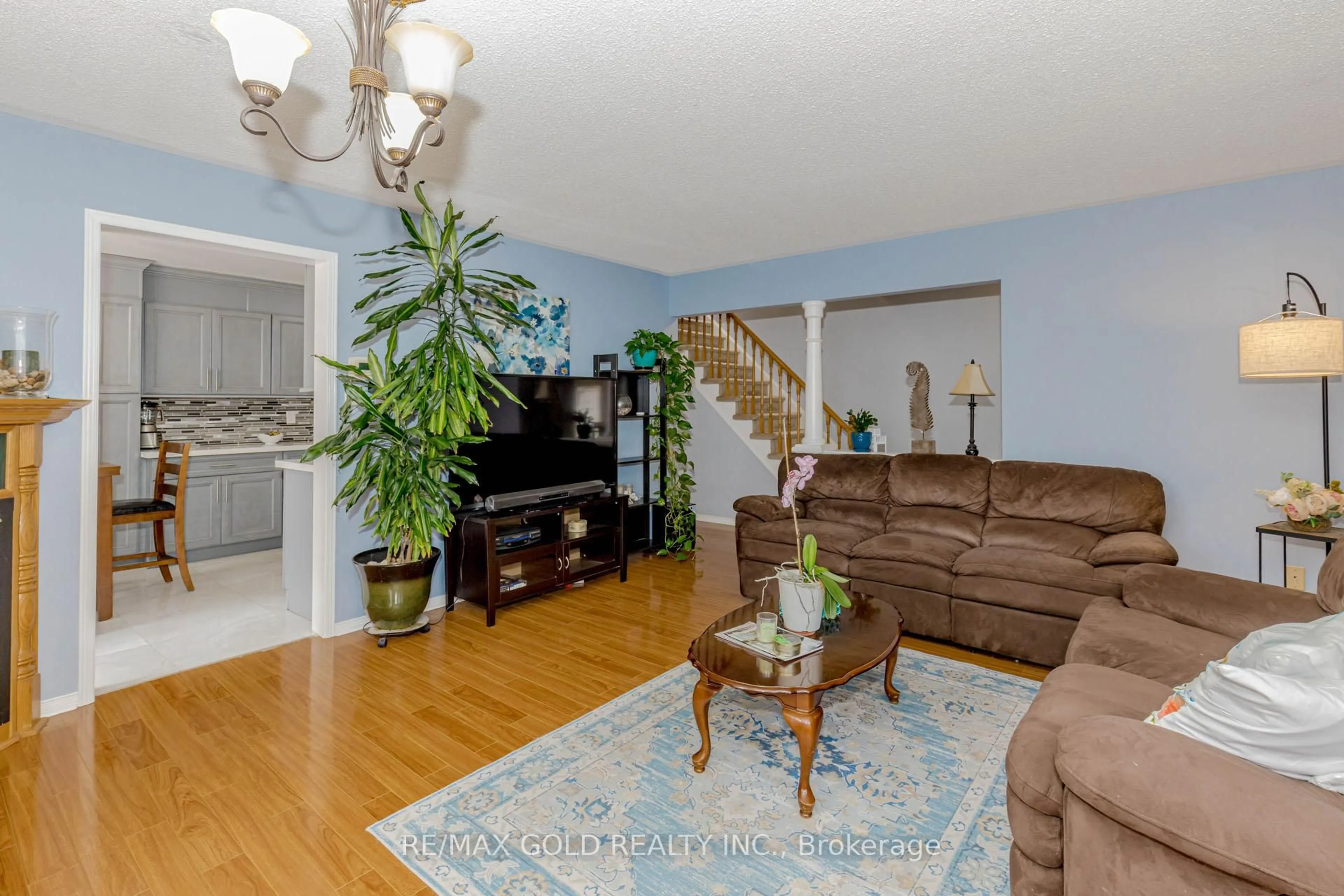 Living room with furniture, unknown for 139 Chipmunk Cres, Brampton Ontario L6R 1B7