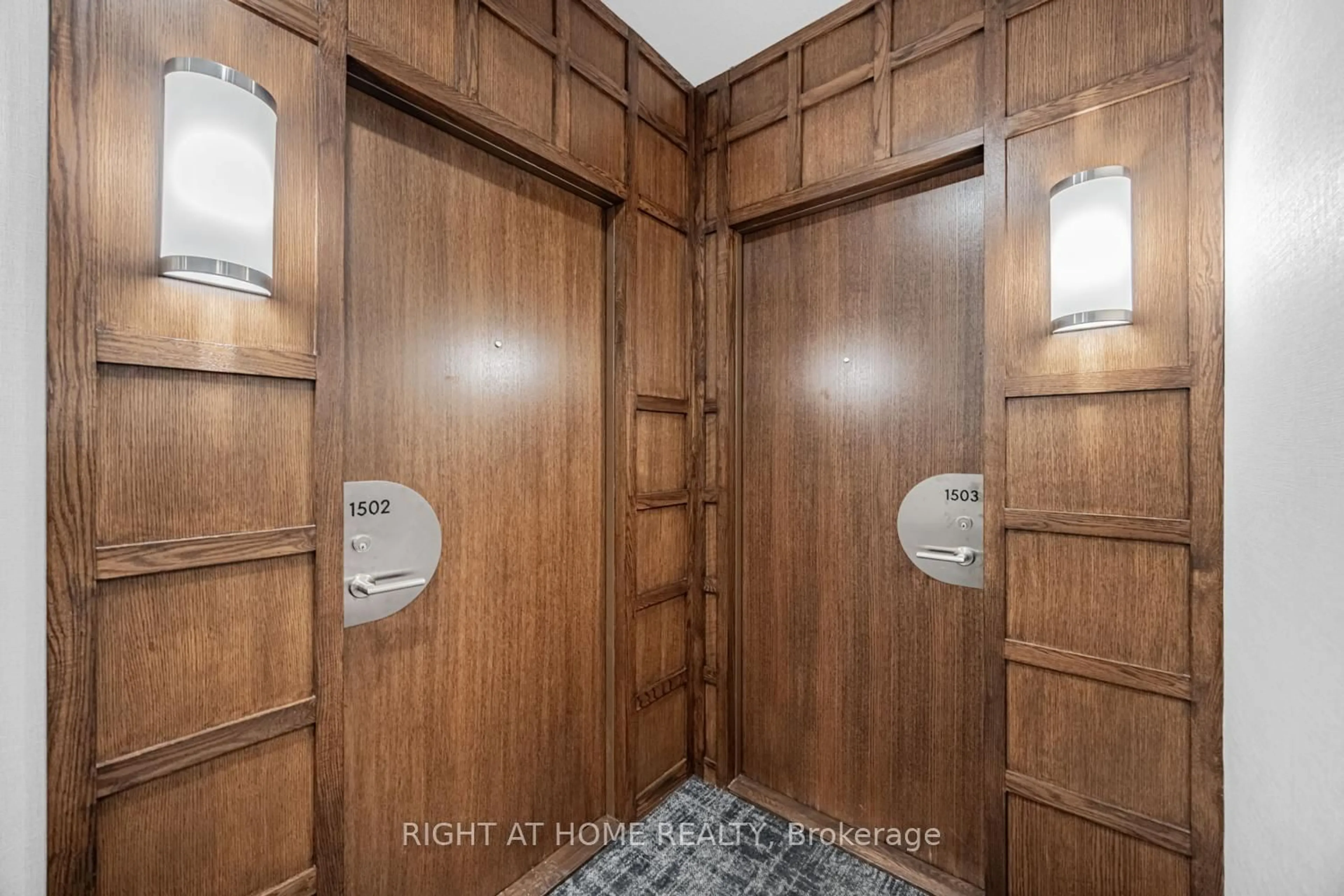 Indoor foyer for 2087 Lake Shore Blvd #1503, Toronto Ontario M8V 4G3