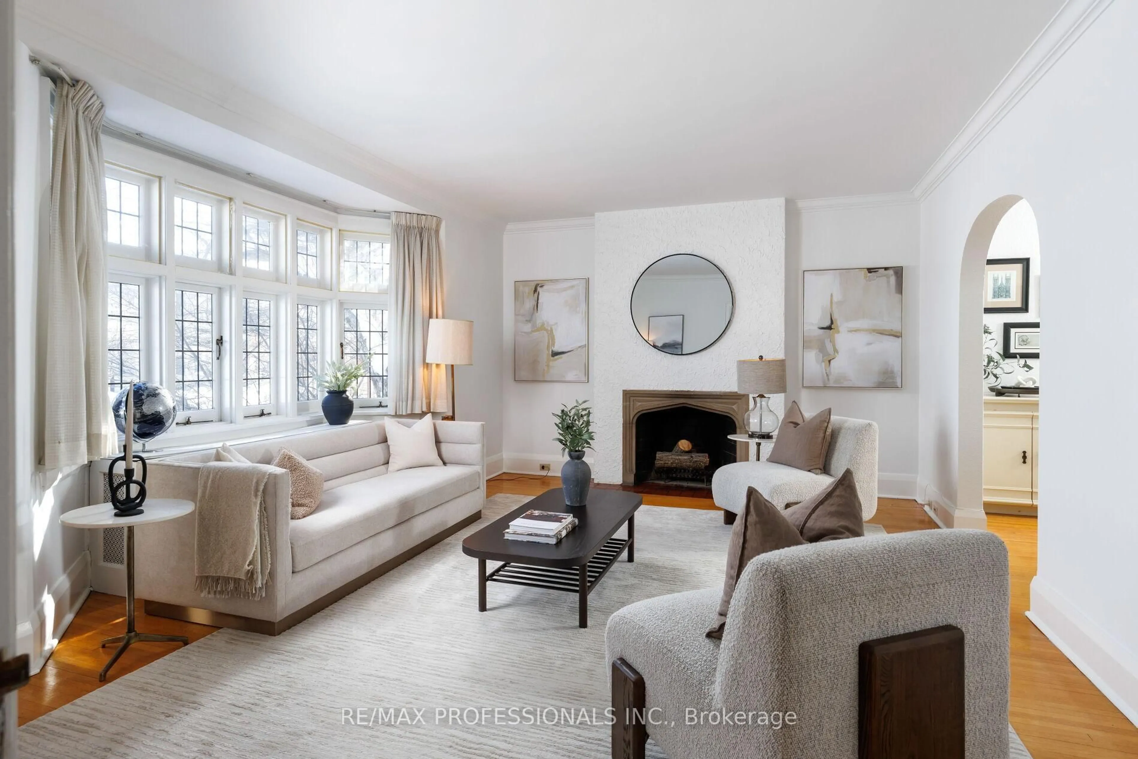 Living room with furniture, unknown for 50 Wendover Rd, Toronto Ontario M8X 2L3