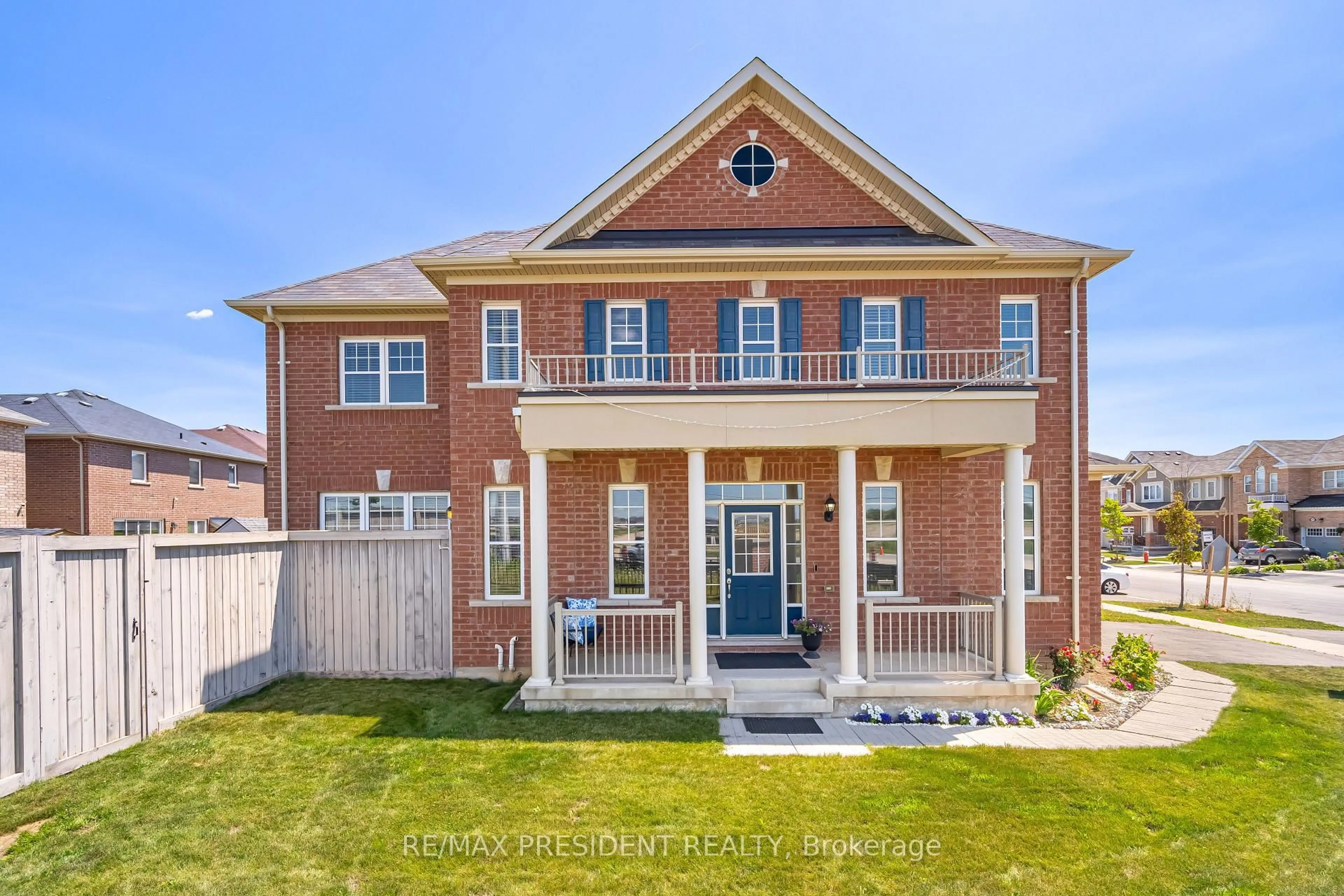 Home with brick exterior material, street for 581 Edenbrook Hill Dr, Brampton Ontario L7A 4T4