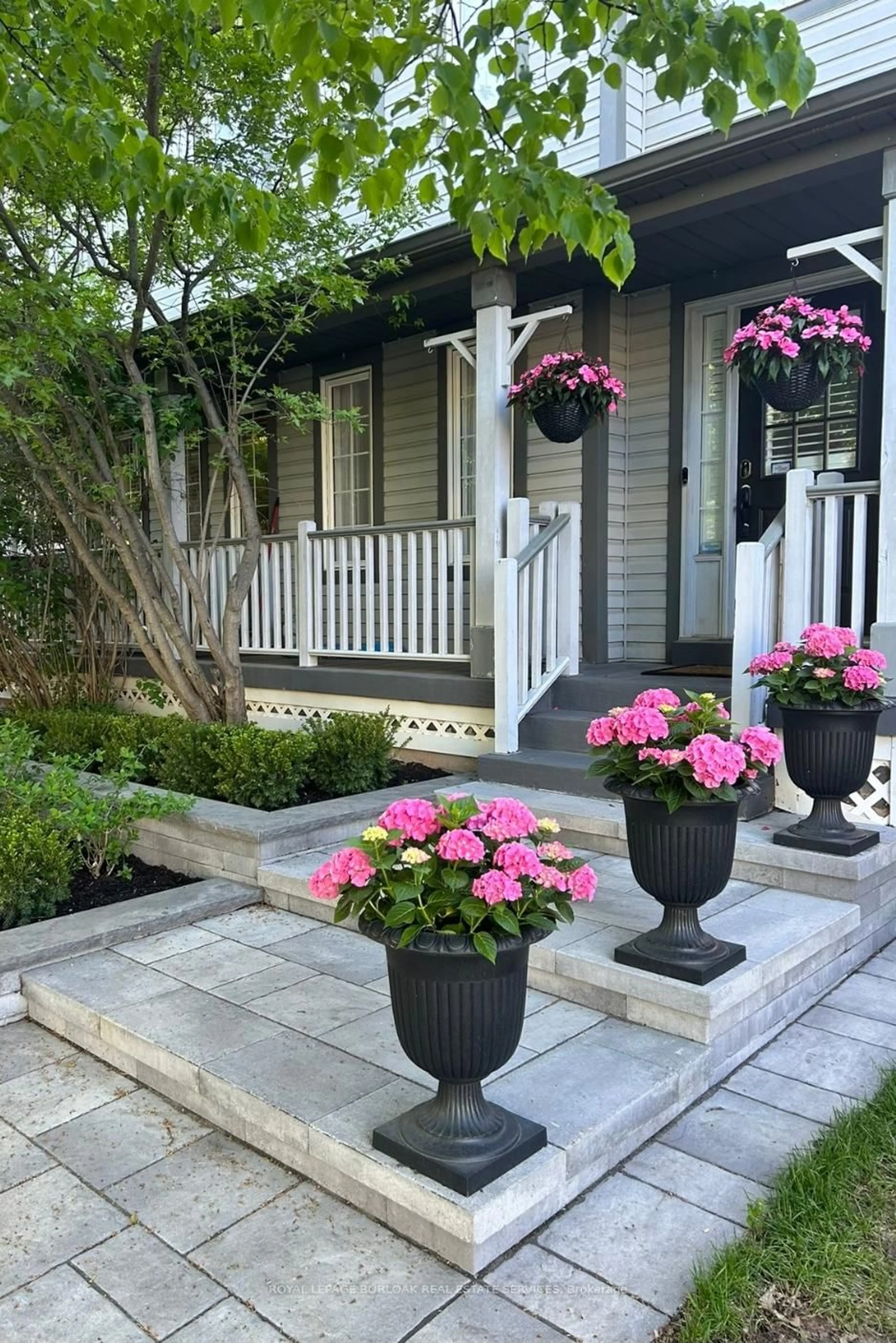 Patio, street for 191 GATWICK Dr, Oakville Ontario L6H 6T6