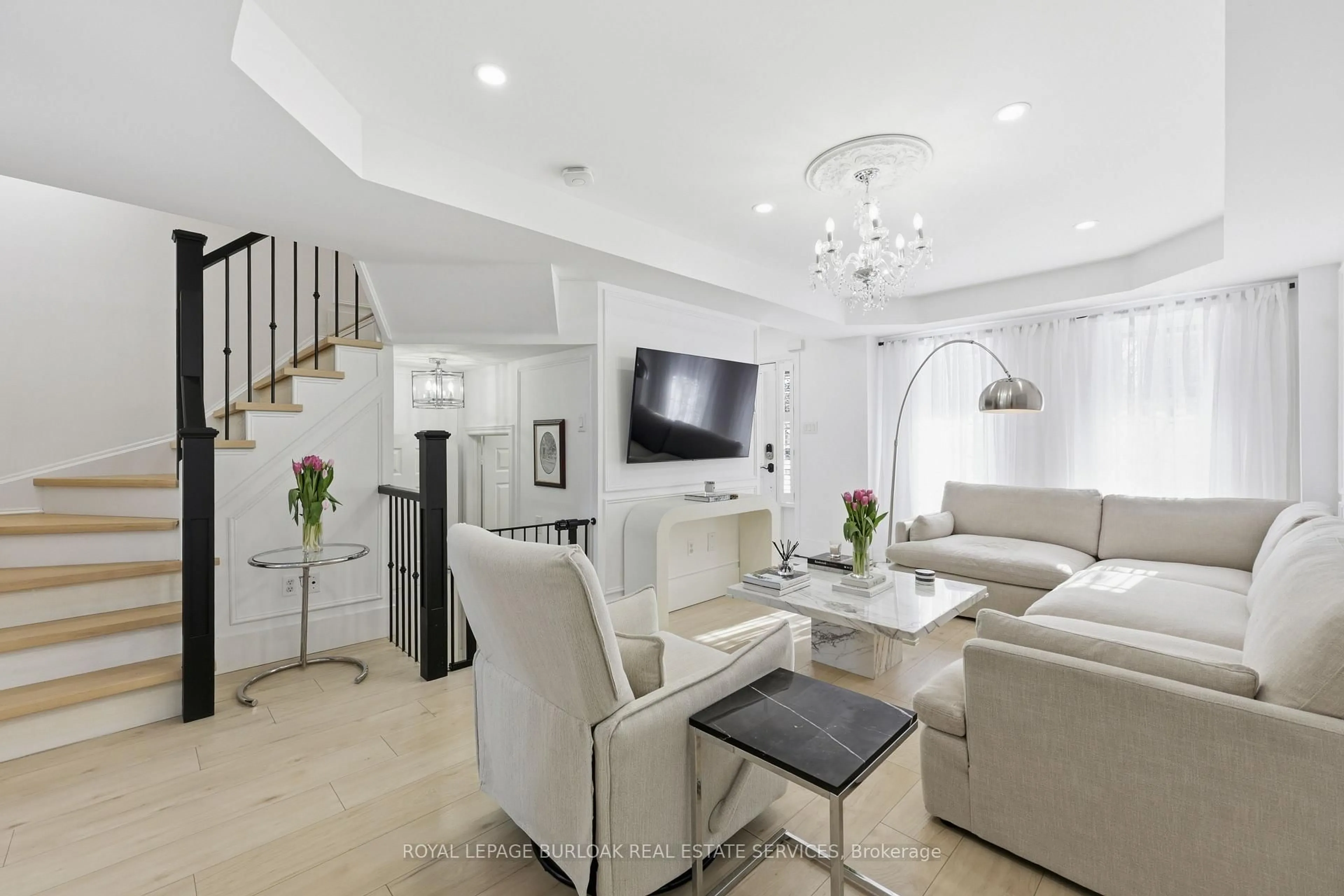 Living room with furniture, unknown for 191 GATWICK Dr, Oakville Ontario L6H 6T6