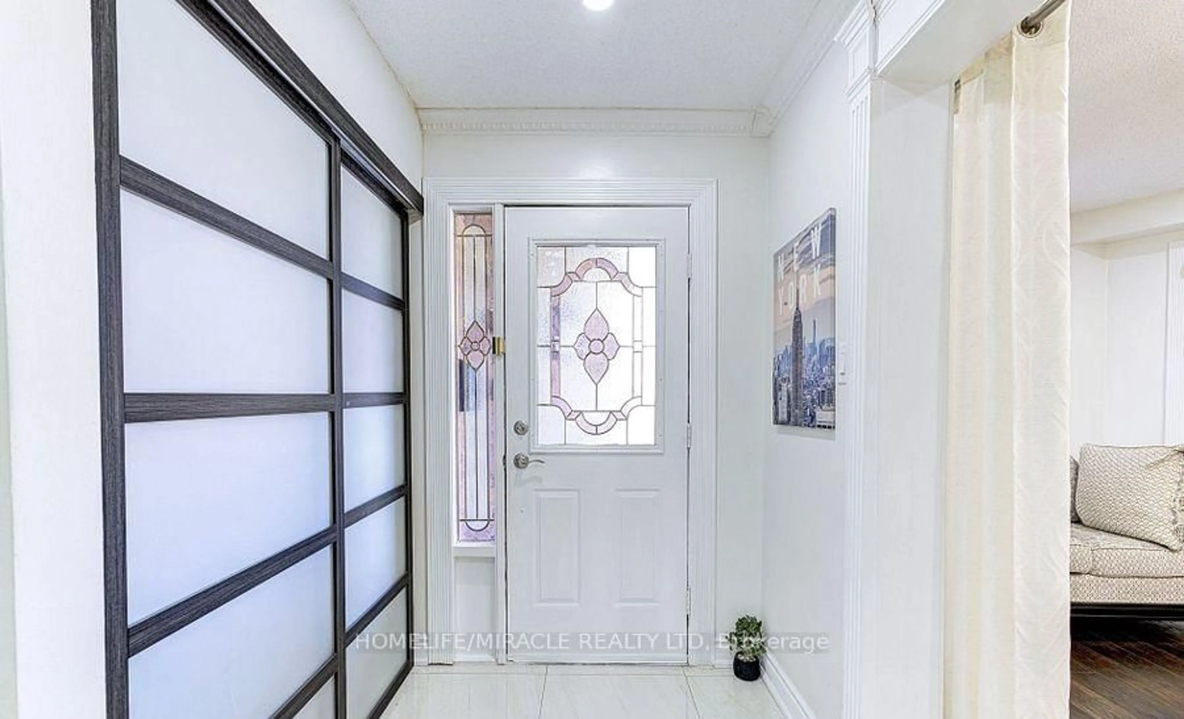 Indoor entryway for 55 Castlehill Rd, Brampton Ontario L6X 4C9