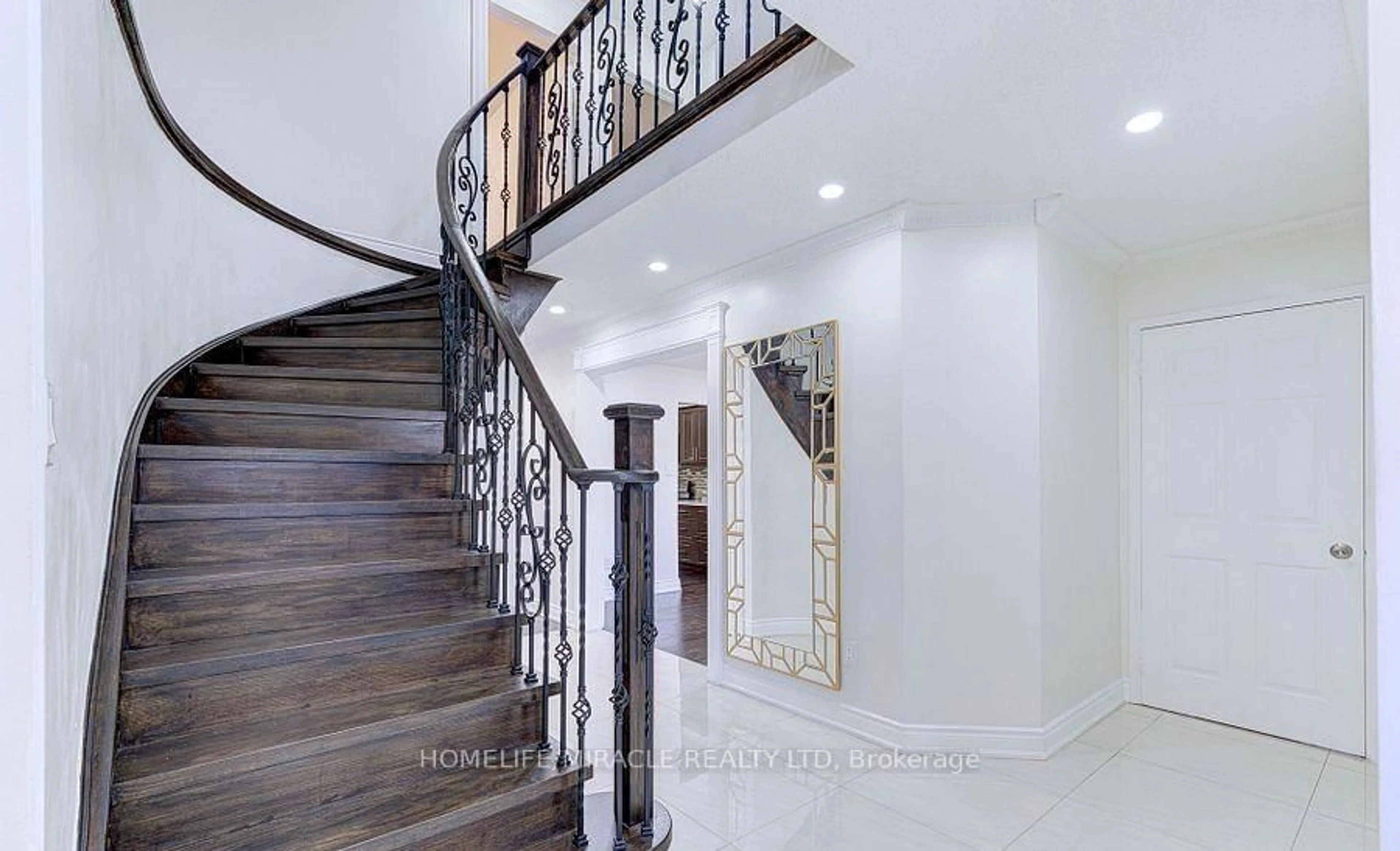 Stairs for 55 Castlehill Rd, Brampton Ontario L6X 4C9