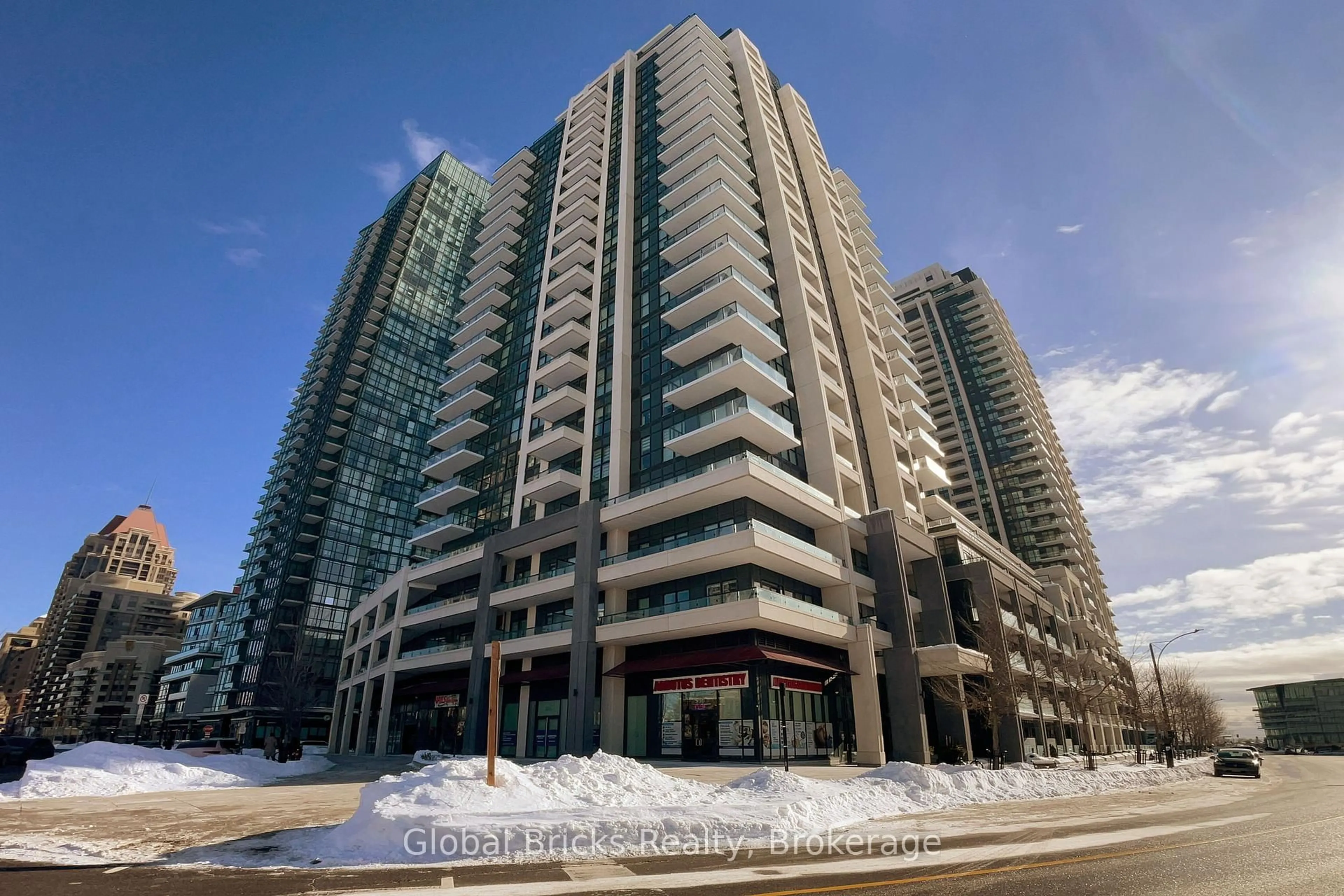 Indoor foyer for 4085 Parkside Village Dr #1405, Mississauga Ontario L5B 0K9