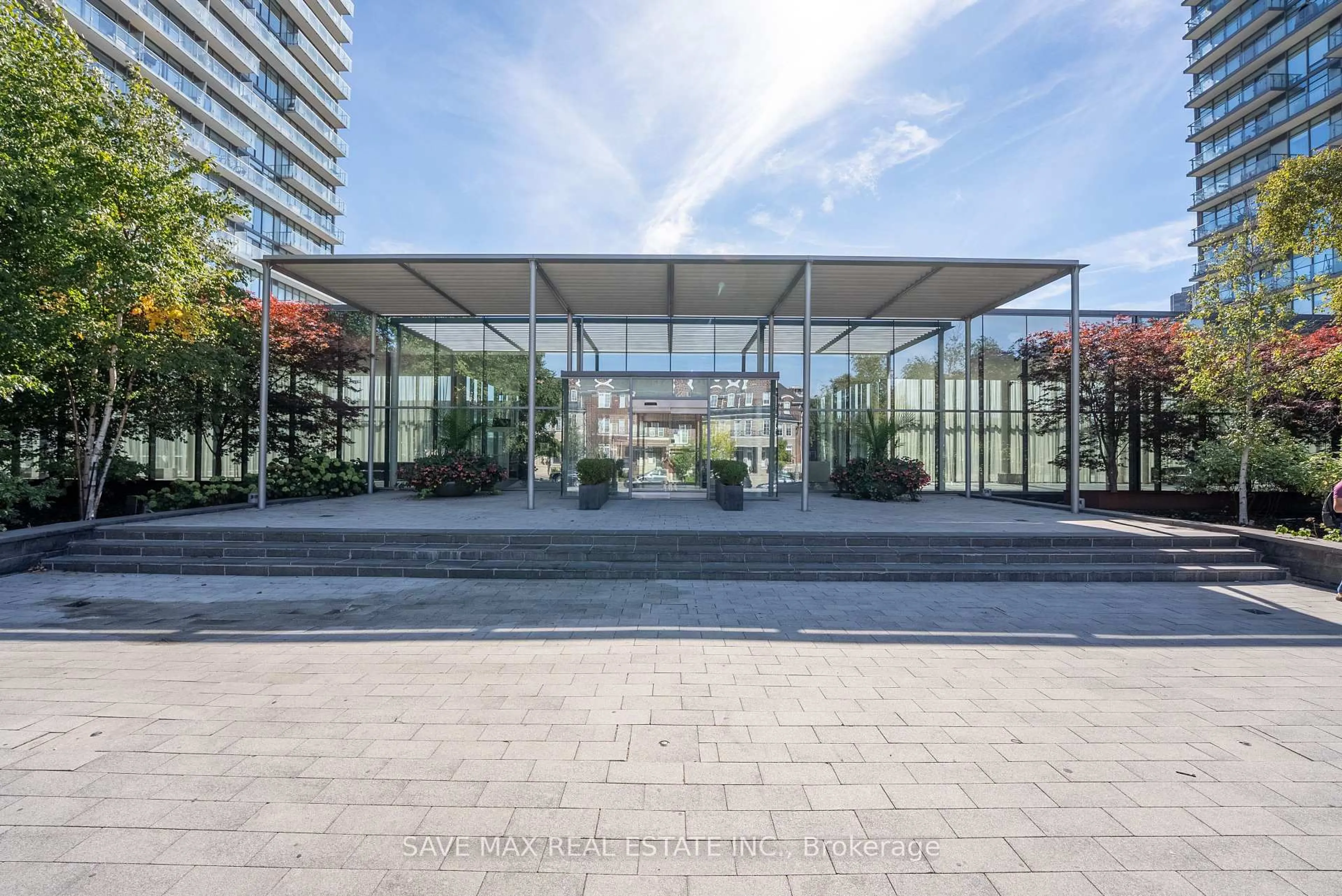 Indoor foyer for 103 The Queensway #1712, Toronto Ontario M6S 5B3