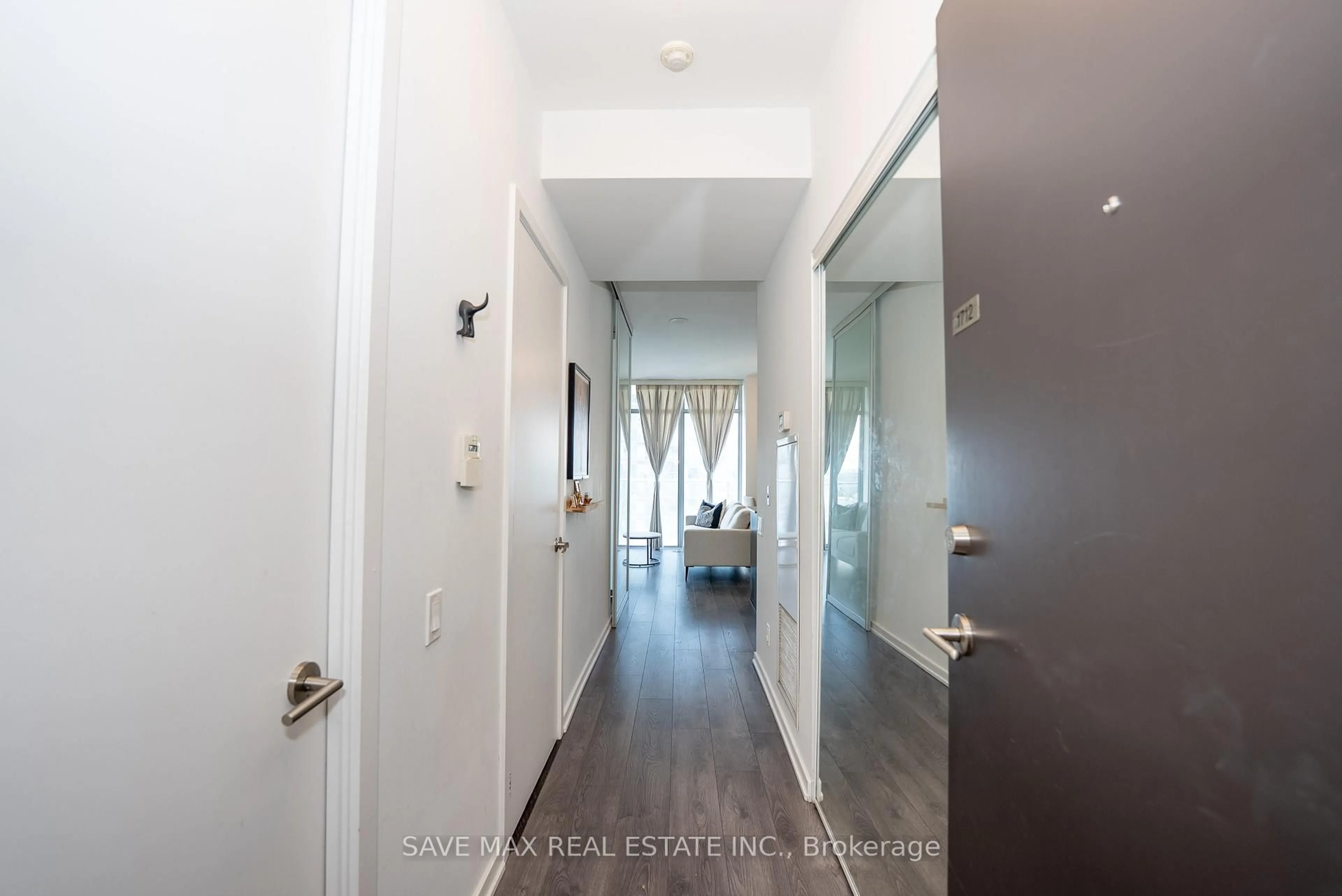 Indoor entryway for 103 The Queensway #1712, Toronto Ontario M6S 5B3