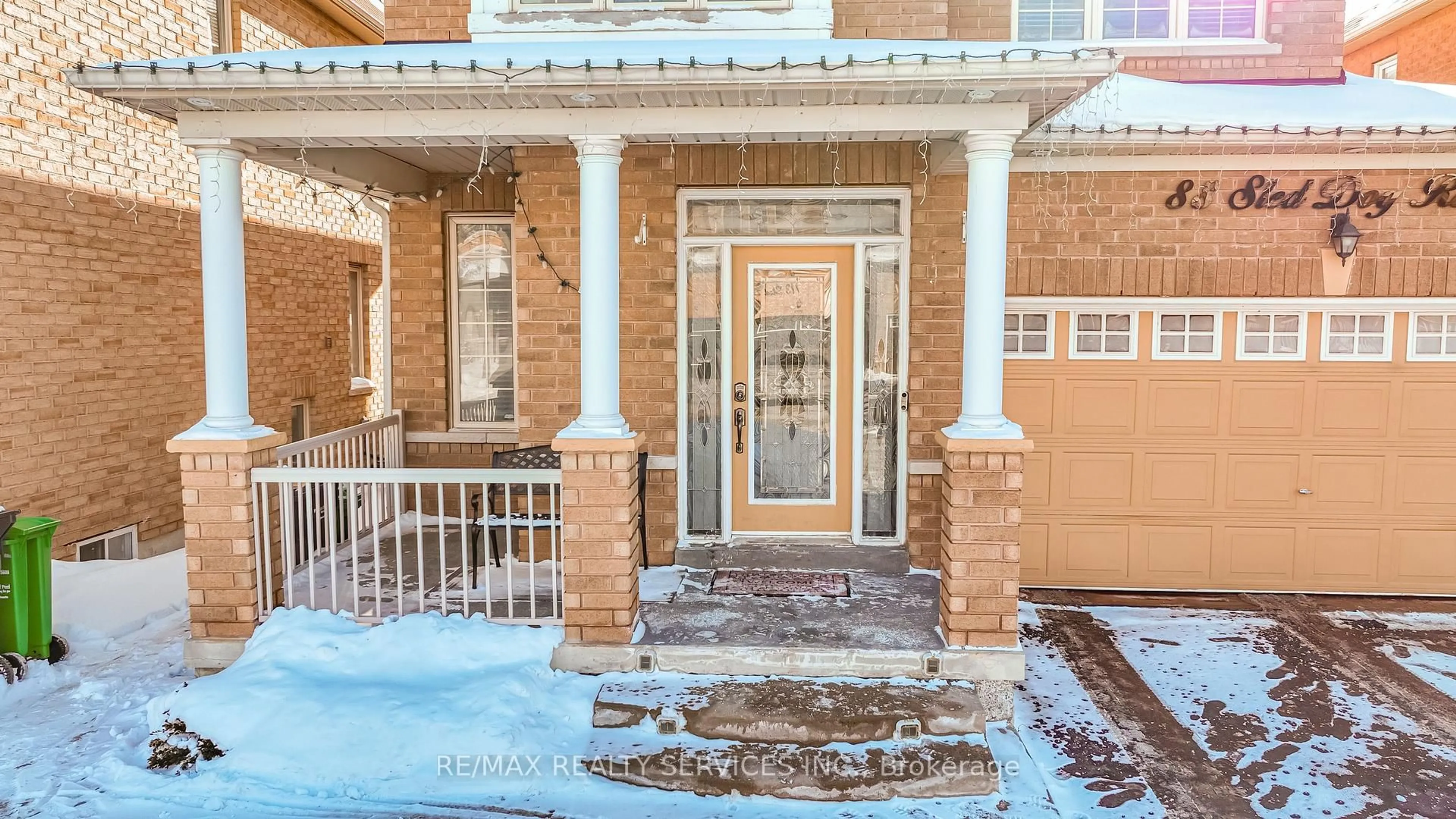 Indoor entryway for 88 Sled Dog Rd, Brampton Ontario L6R 0J4