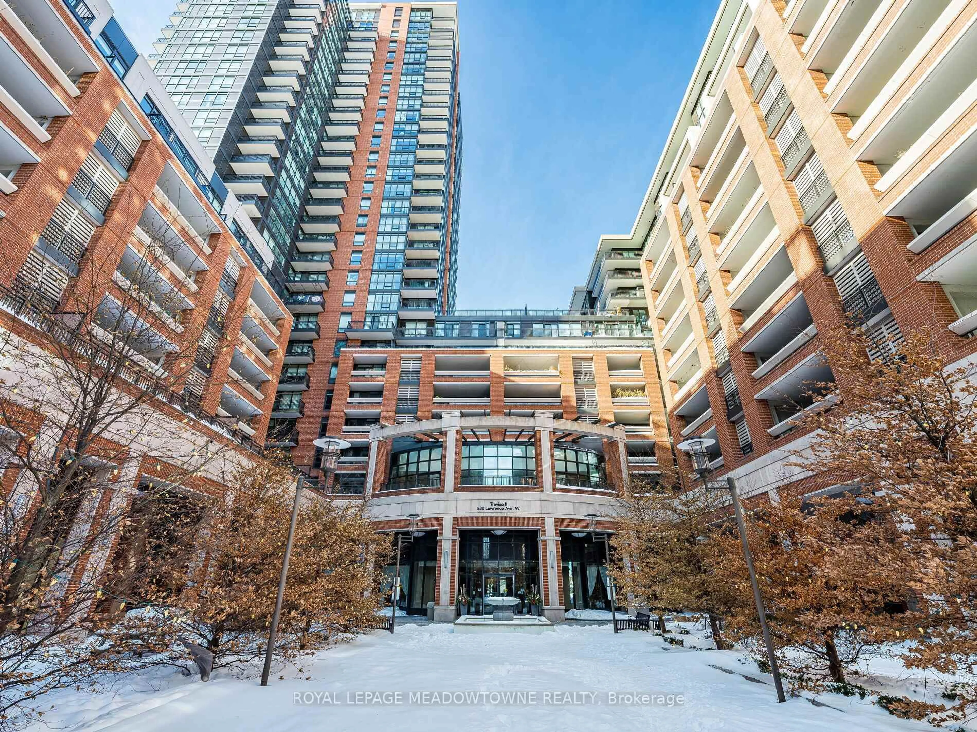 Indoor foyer for 830 Lawrence Ave #832, Toronto Ontario M6A 0A2