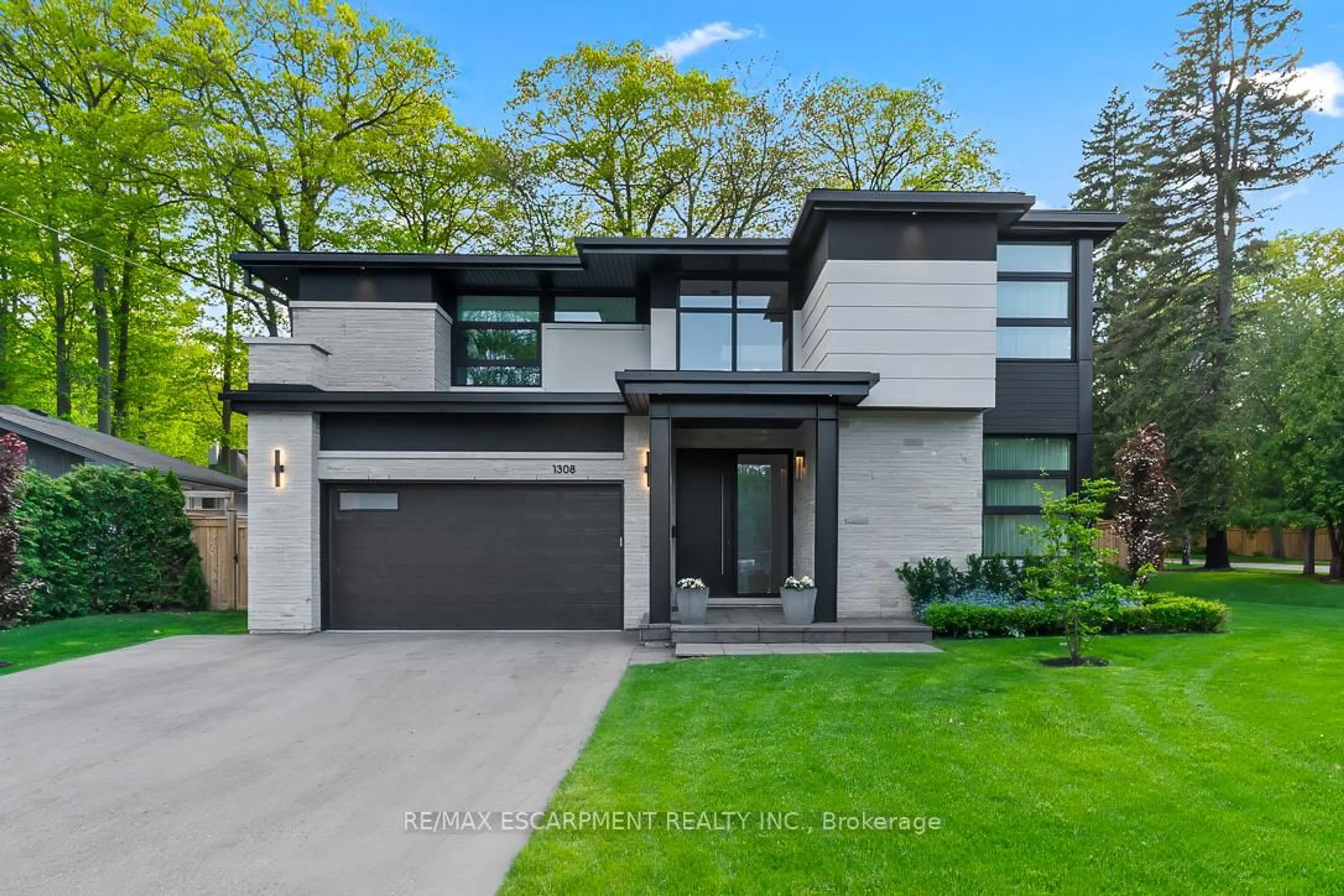 Home with brick exterior material, street for 1308 Greenoaks Dr, Mississauga Ontario L5J 3A5