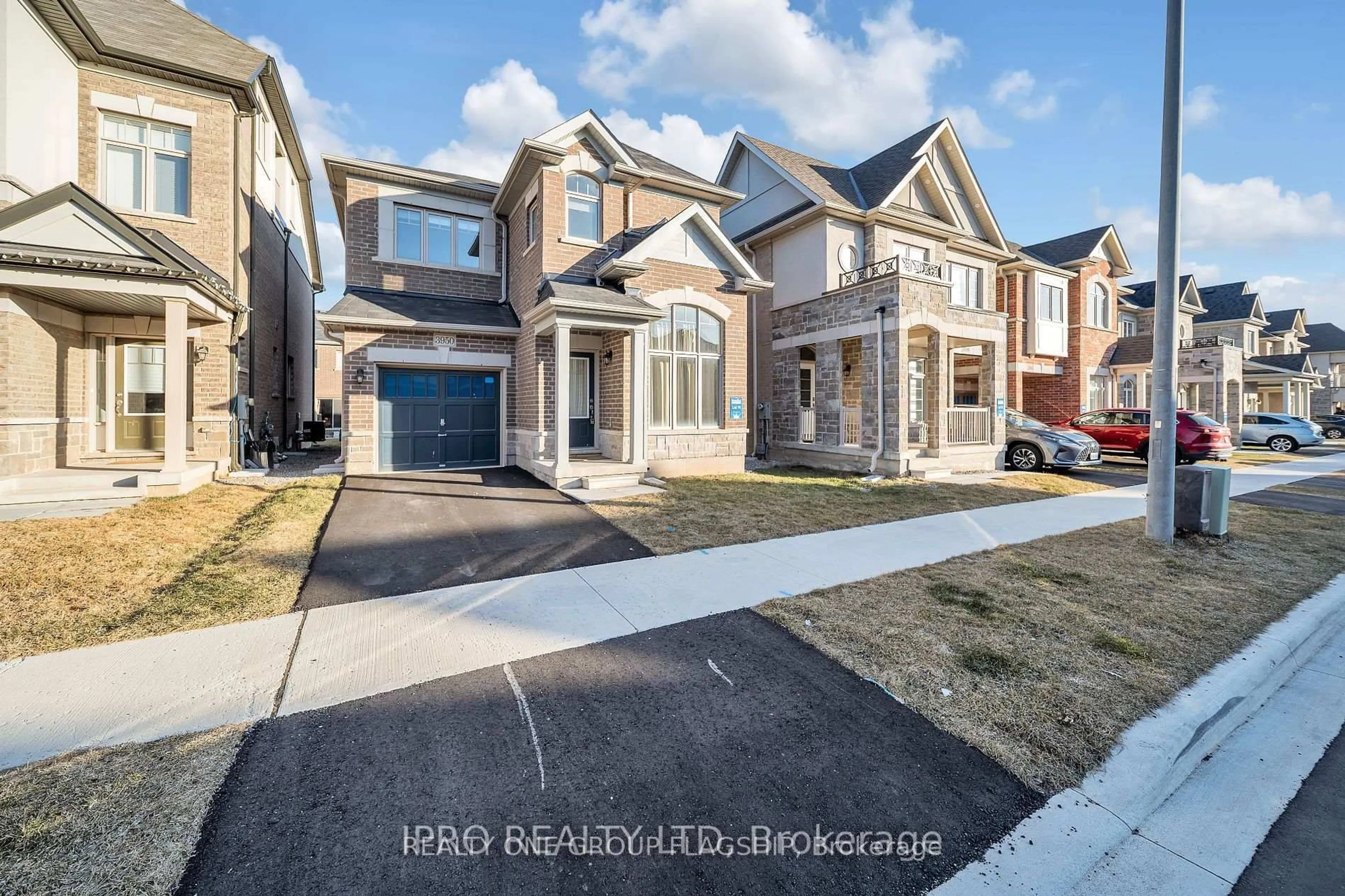 Home with brick exterior material, street for 3950 Koenig Rd, Burlington Ontario L7M 0Z8