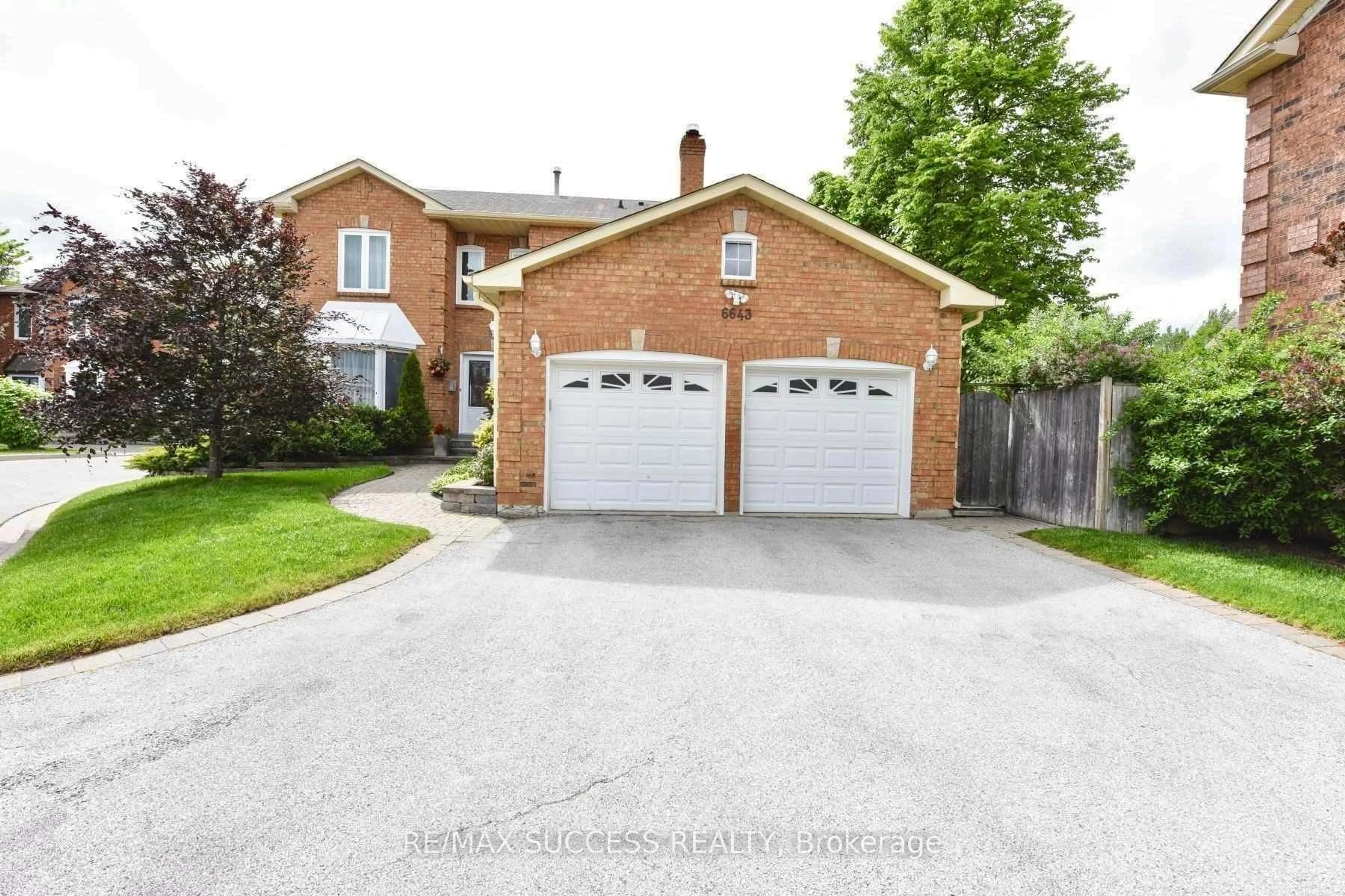 Home with brick exterior material, street for 6643 Mockingbird Lane, Mississauga Ontario L5N 5K2