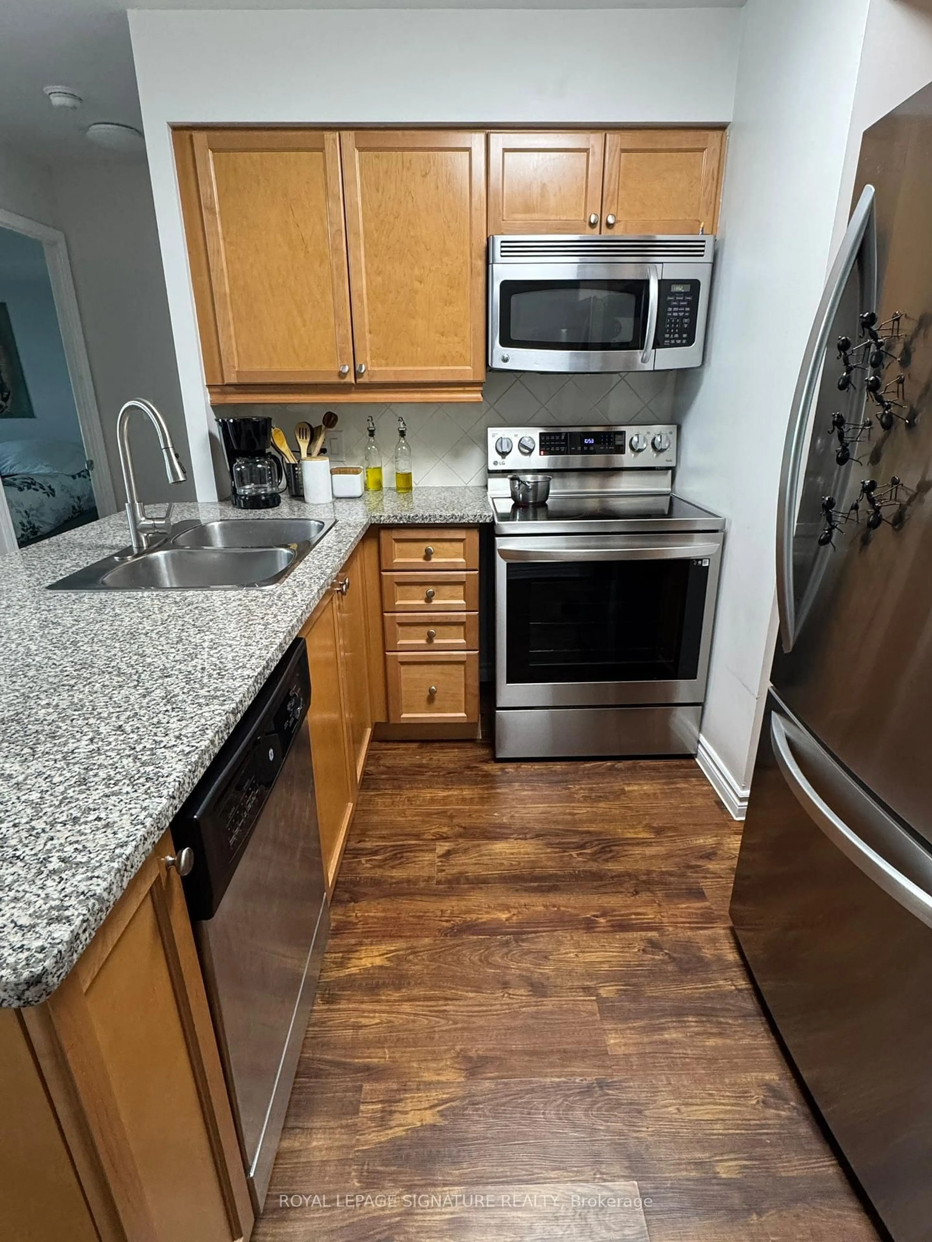 Standard kitchen, unknown for 335 Rathburn Rd #1717, Mississauga Ontario L5B 0C8