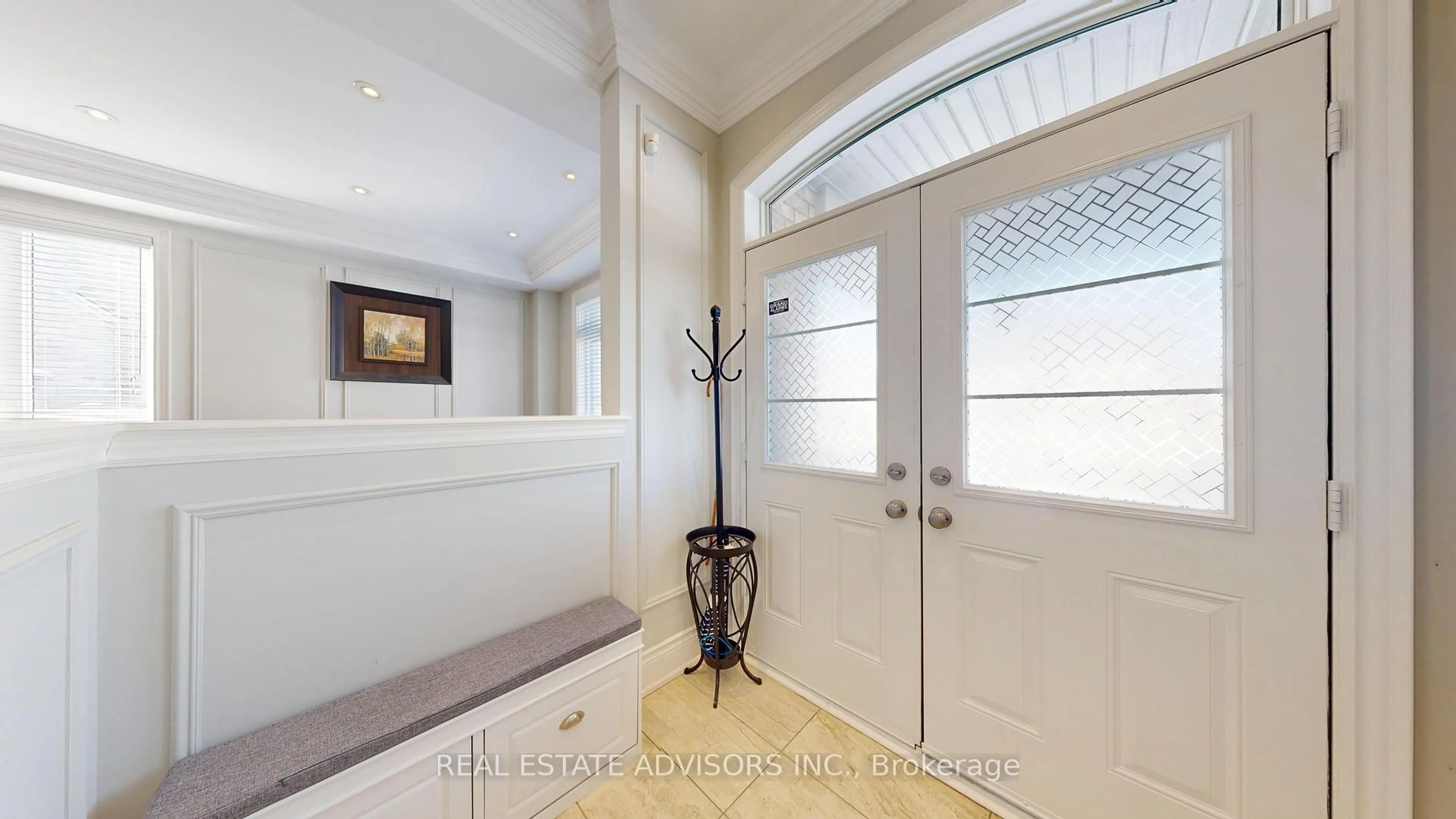 Indoor entryway for 129 Squire Ellis Dr, Brampton Ontario L6P 4J4